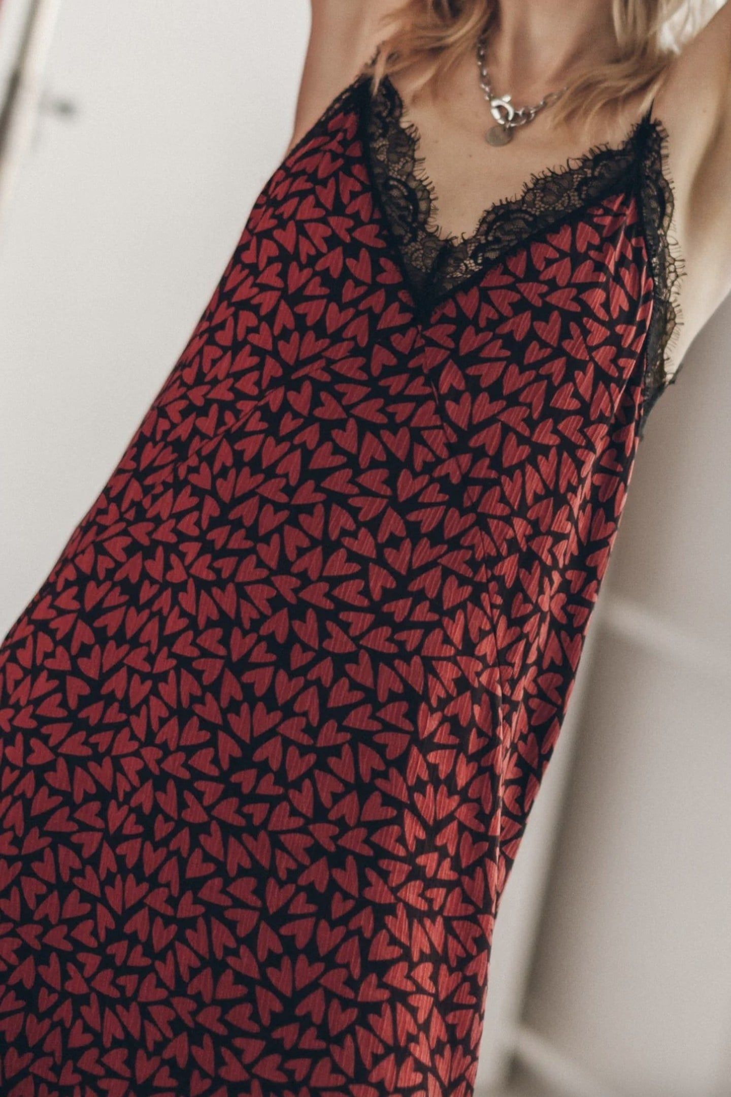 THE RED HEARTS CRINKLE DRESS DARK RED 1