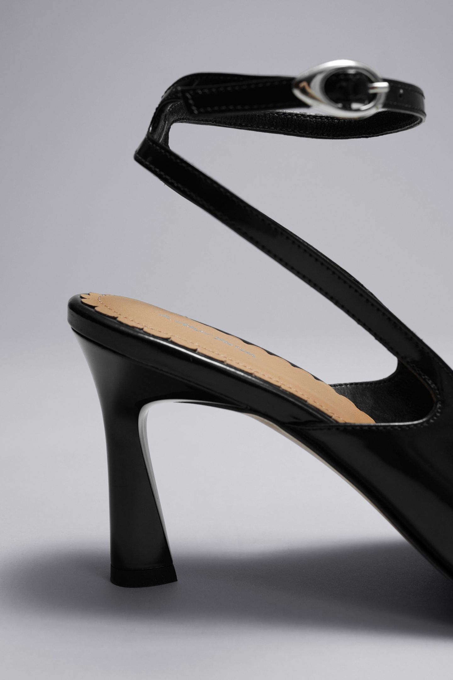 JAQUELINE POINTY PUMP BLACK 4