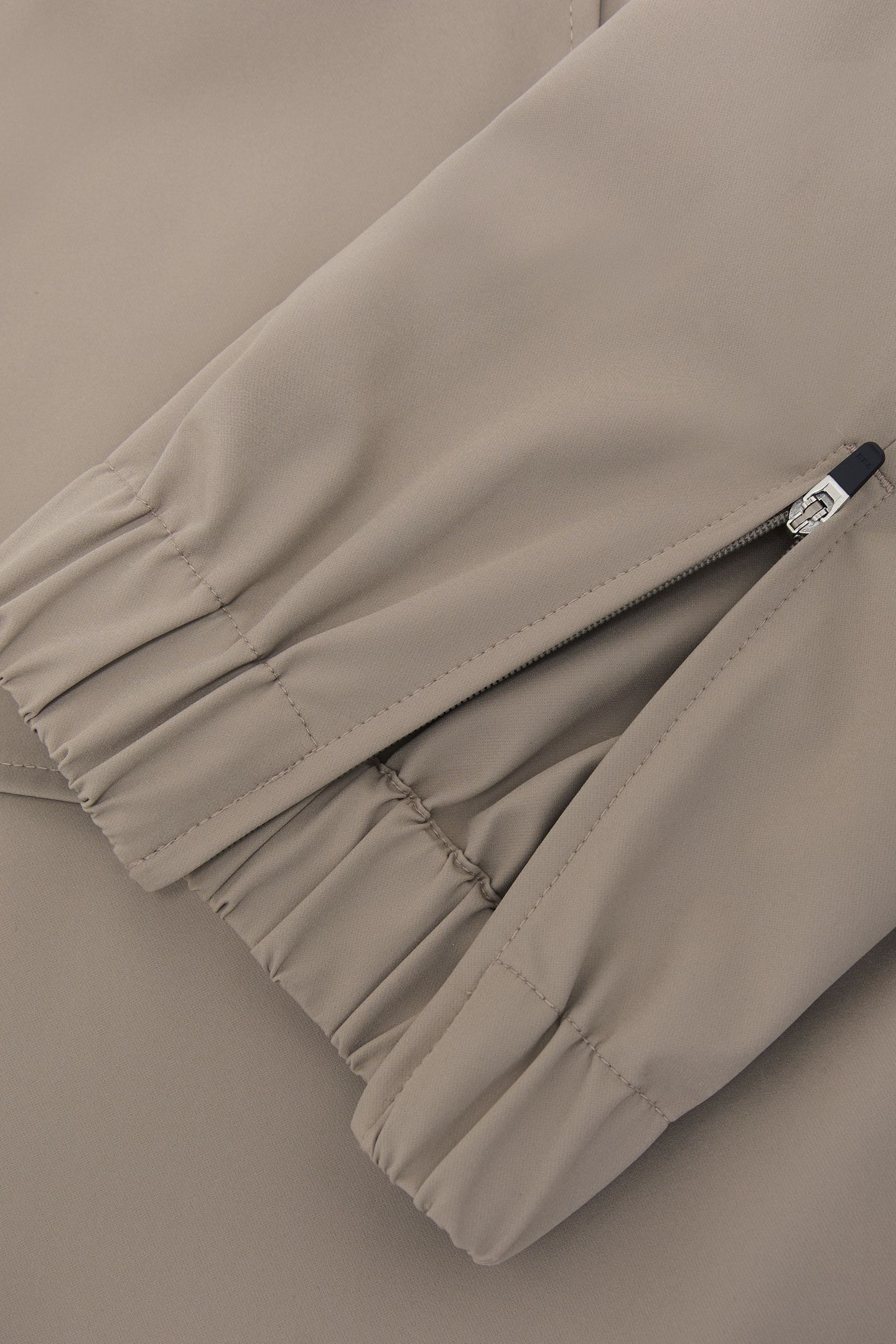 TECHNICAL CUFFED TROUSER TAUPE BROWN 7
