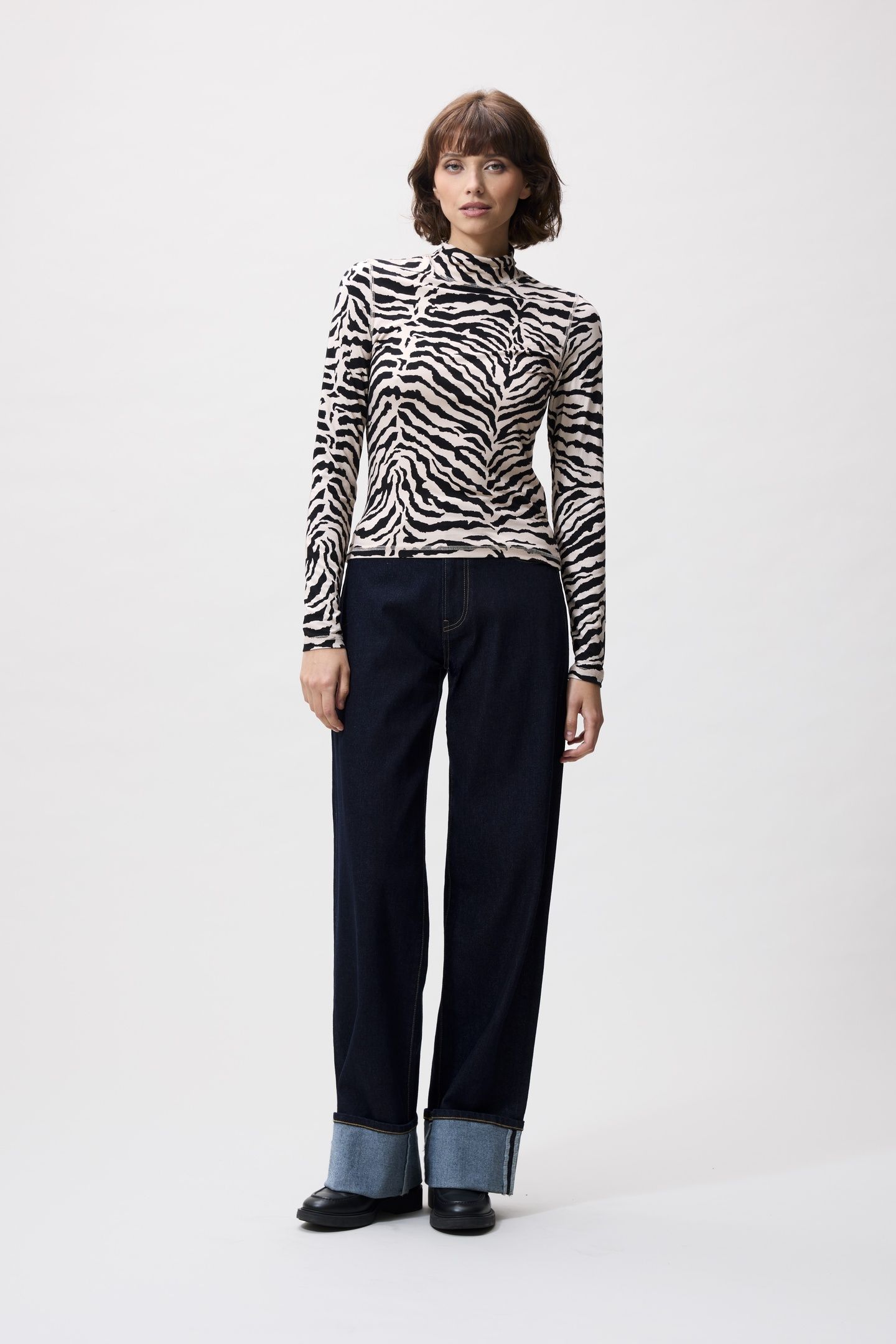 ZEBRA LONG SLEEVE CEMENT 1
