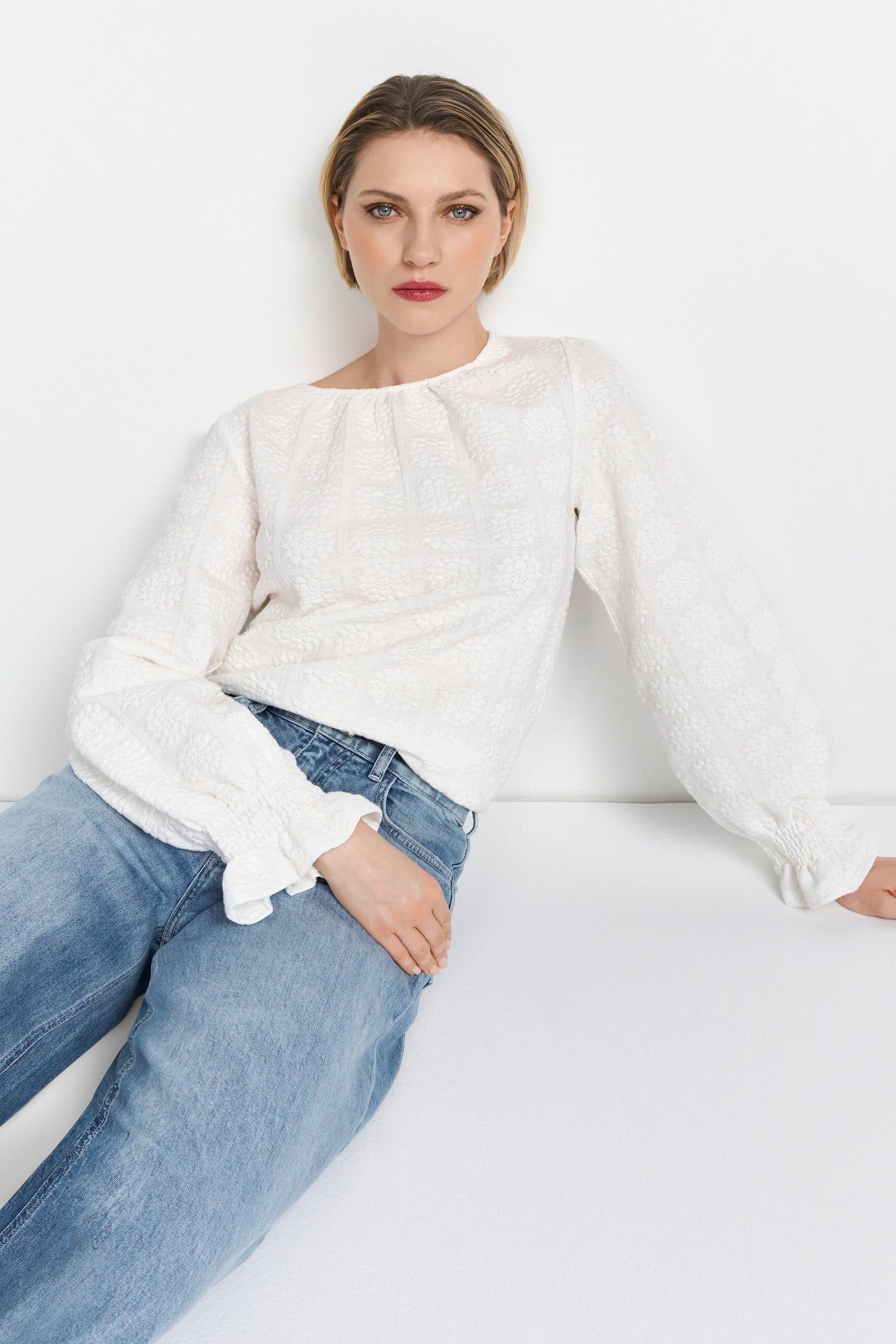 STRUCTURED FLOWER LONGSLEEVE PEARL WHITE 2