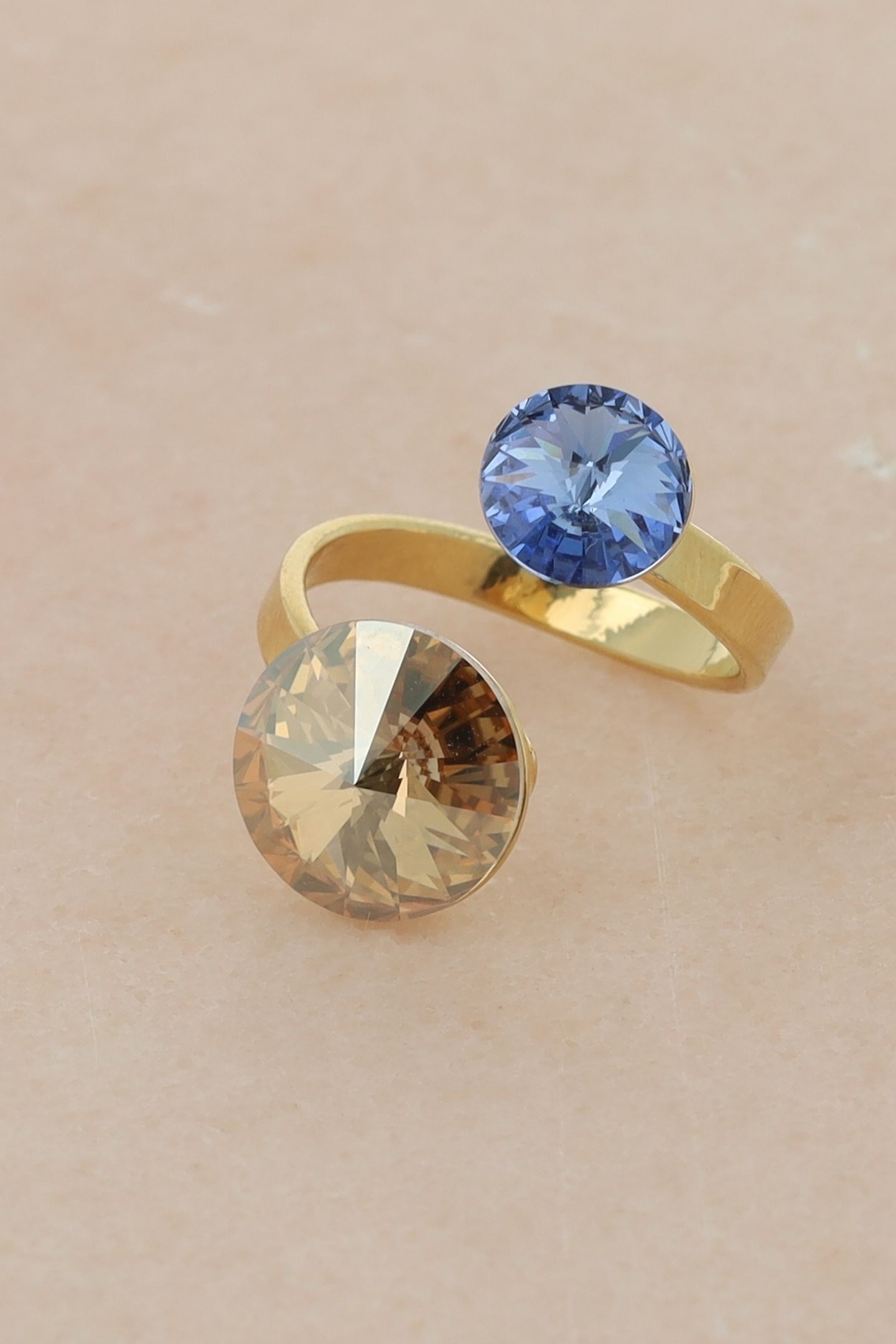 GOLDEN EMBRACE RING LIGHT SAPPHIRE & GOLD 4
