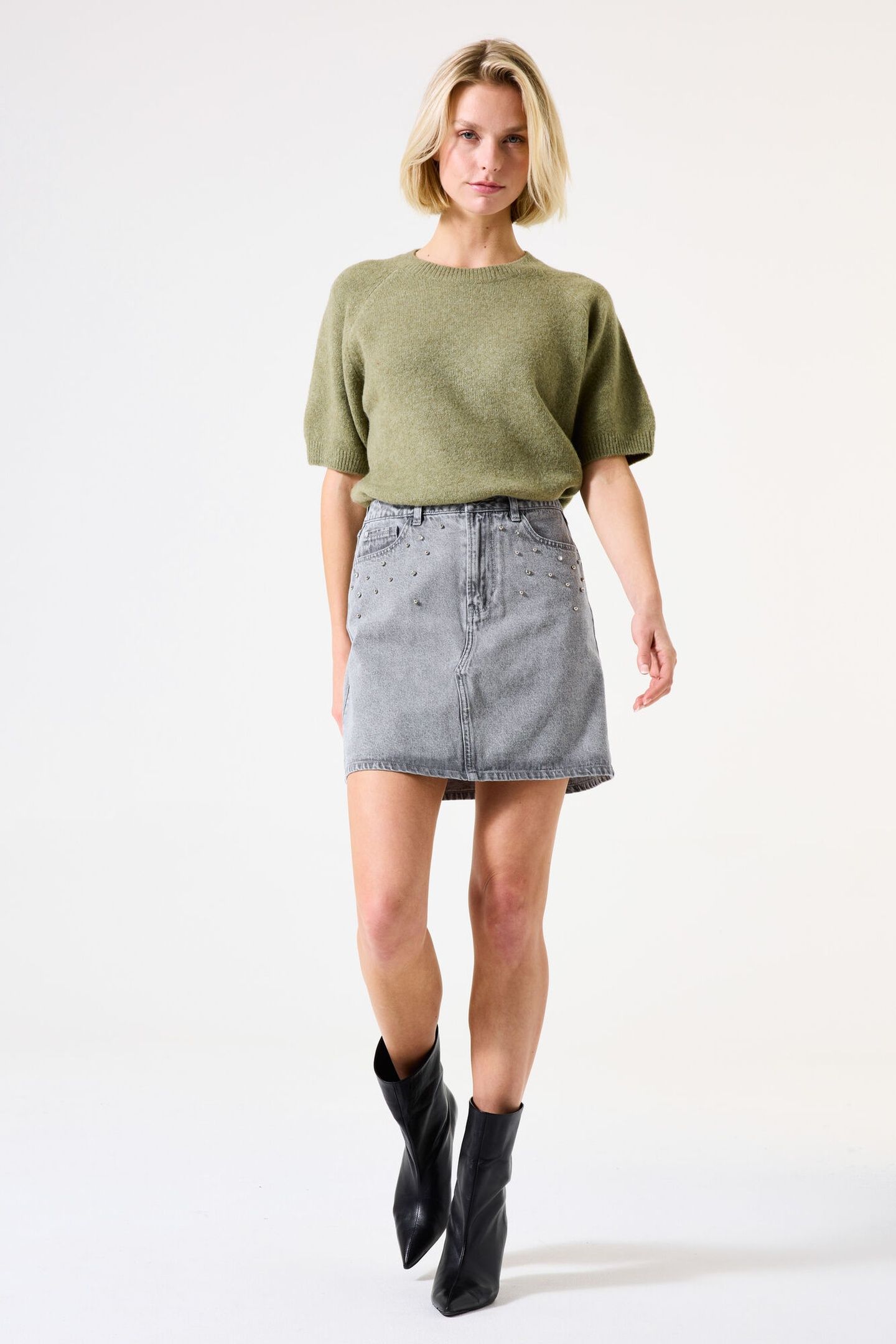 LADIES SKIRT LIGHT USED 2