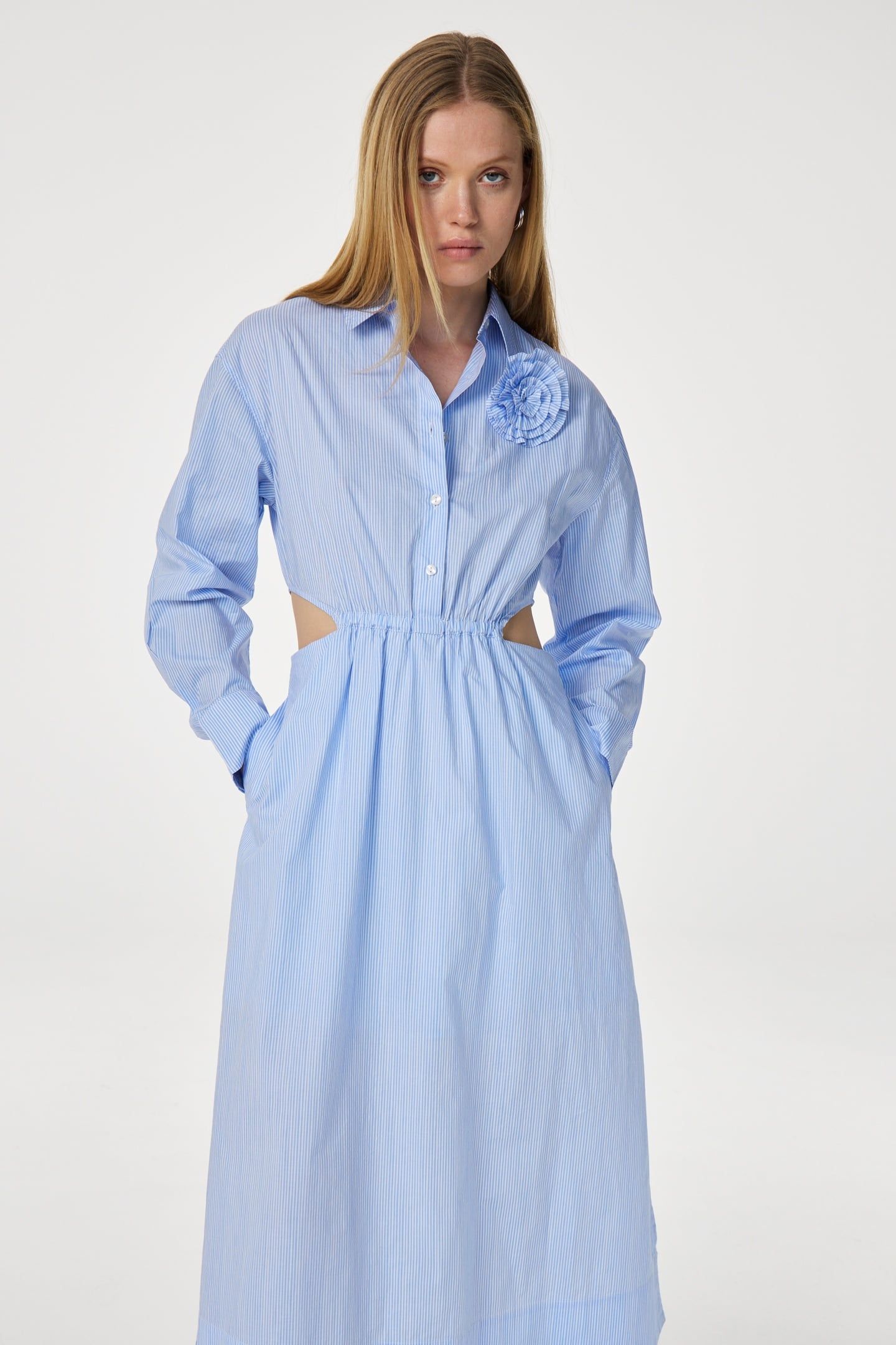 CAMILA DRESS WARM WHITE/POOL BLUE 2