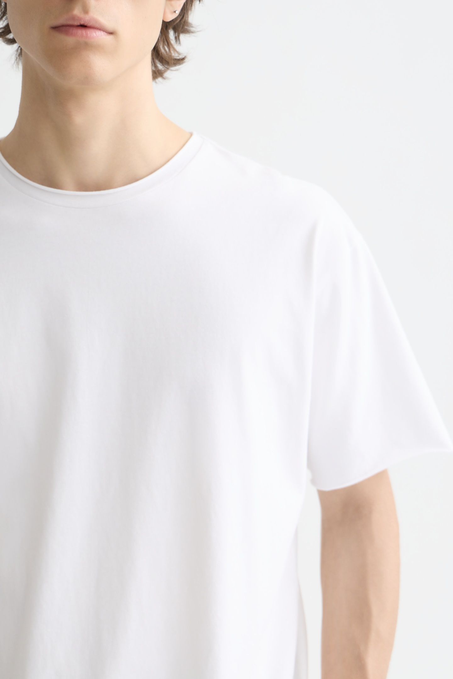 CORE RAW-EDGED RELAXED-FIT GARMENT-DYED T-SHIRT BRIGHT WHITE 7