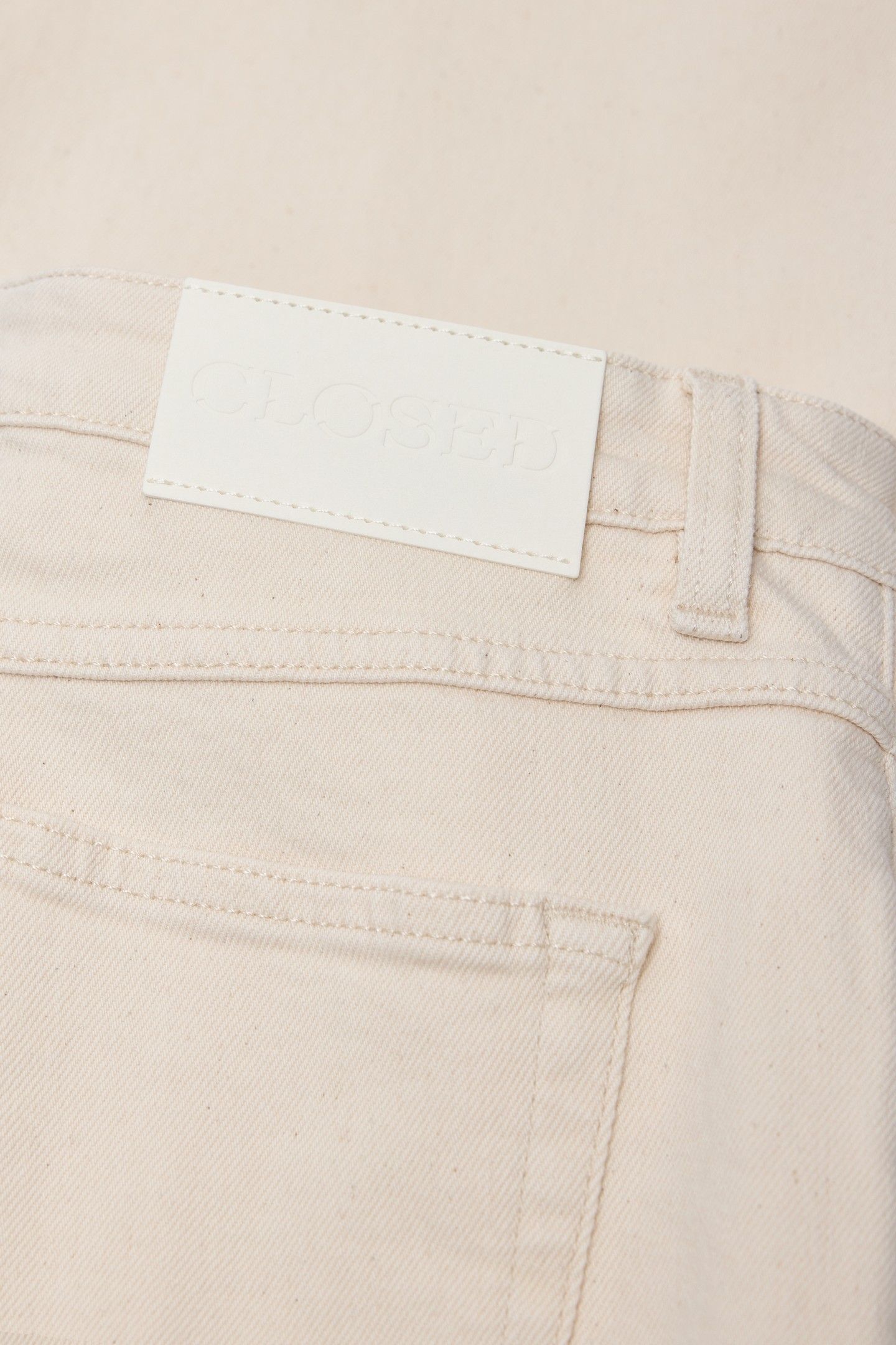 GILLAN IVORY 4