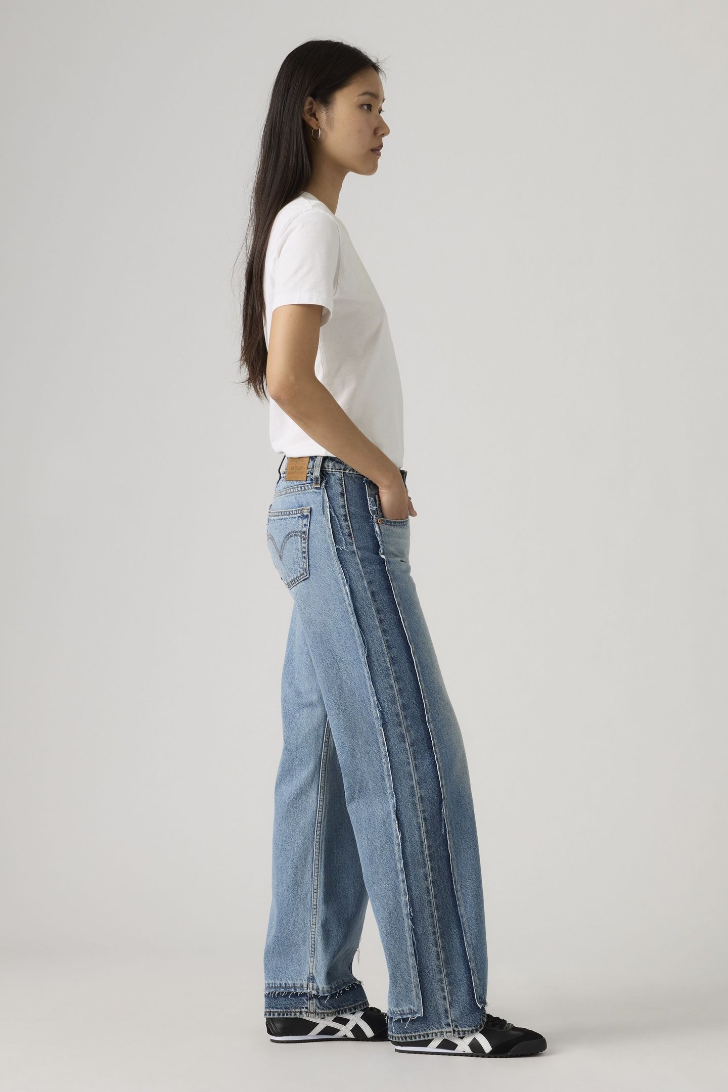 LOW LOOSE DECON JEANS 4