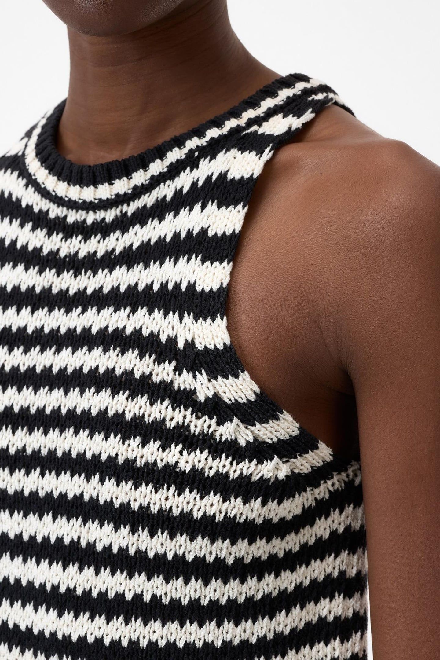 TANK TOP BLACK 5
