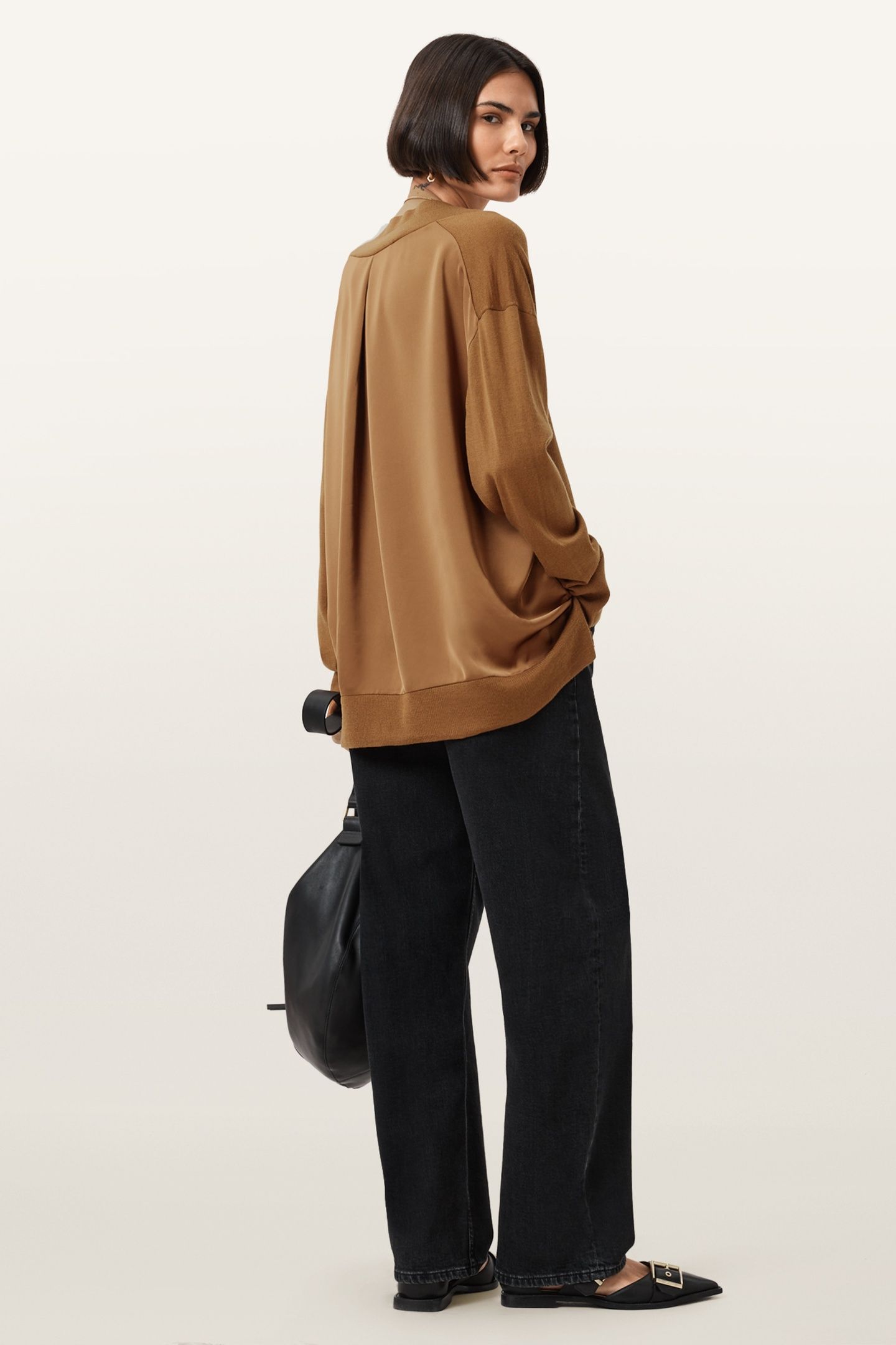BERN PANEL V NECK BLACK 3