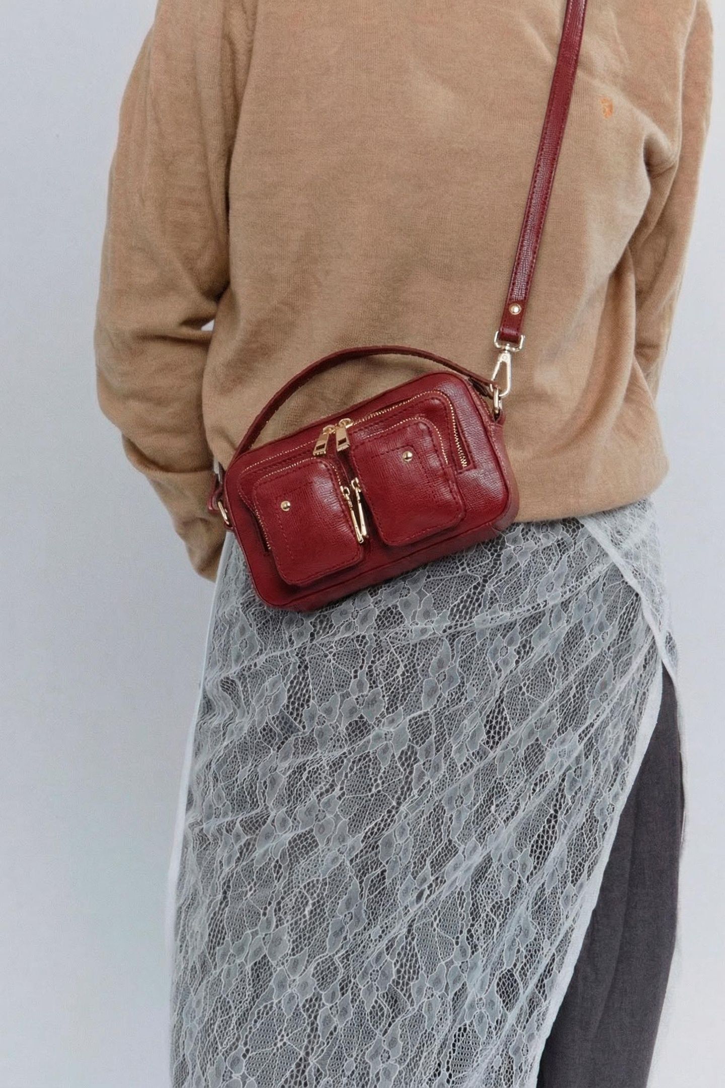 HELENA FLORENCE MAROON W. GOLD 5