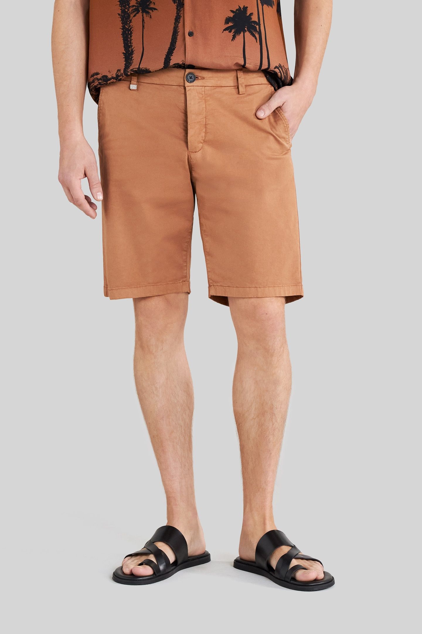COGNAC TAPERED CHINO BERMUDAS 3