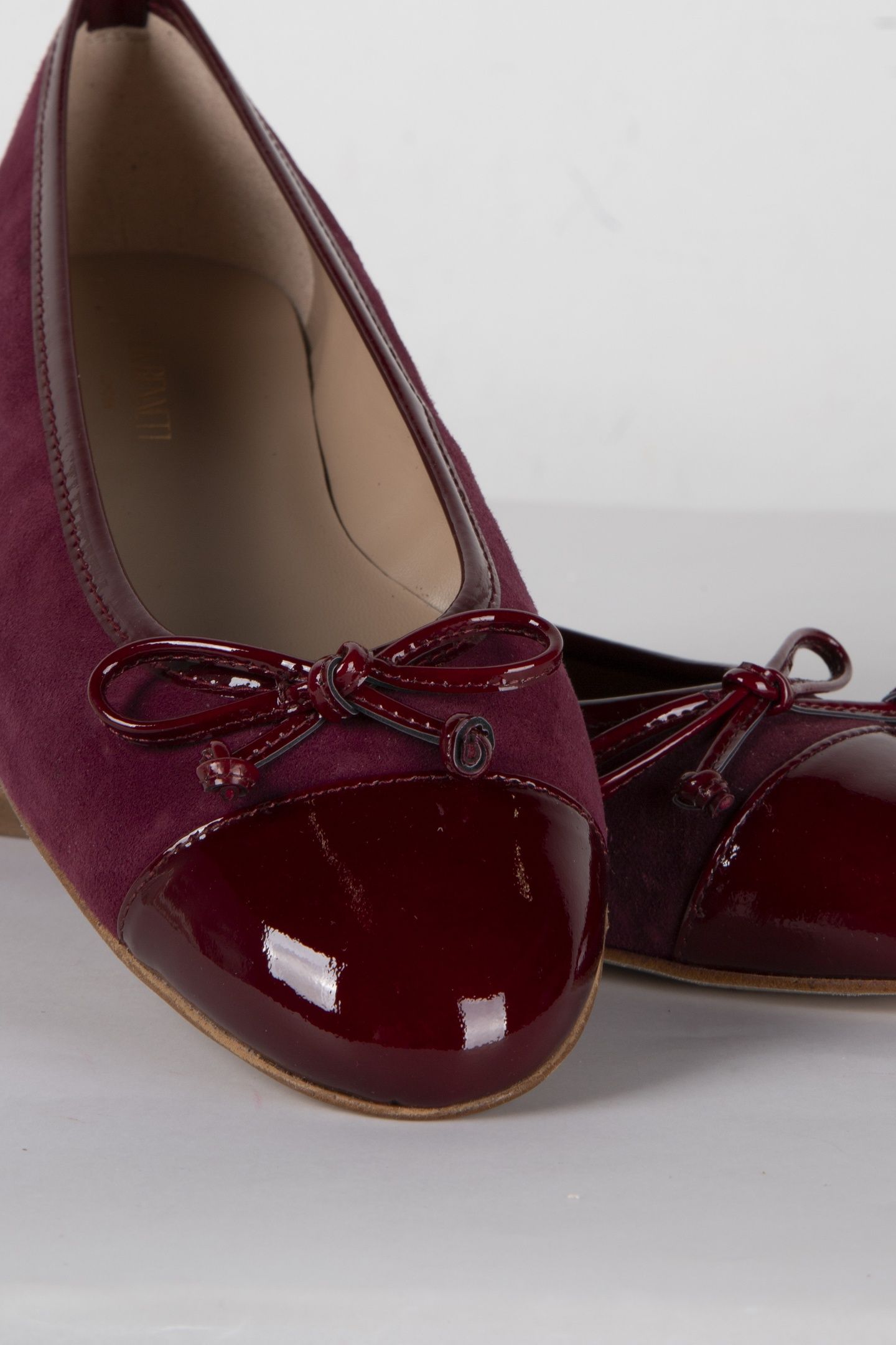 KARA FLATS BURGUNDY 4