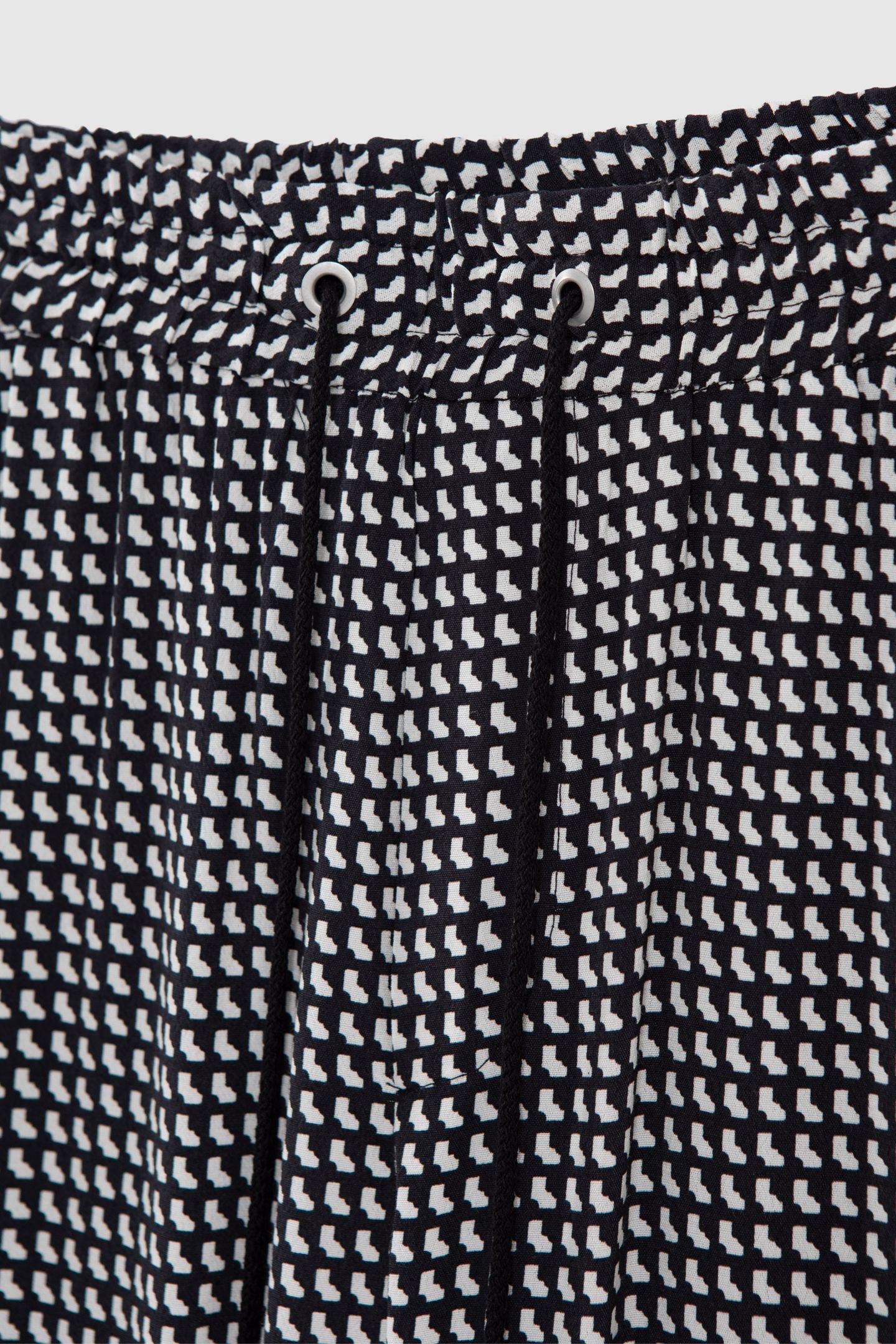 BLACK LENZING™ ECOVERO™ GRAPHIC PRINT TROUSERS 7