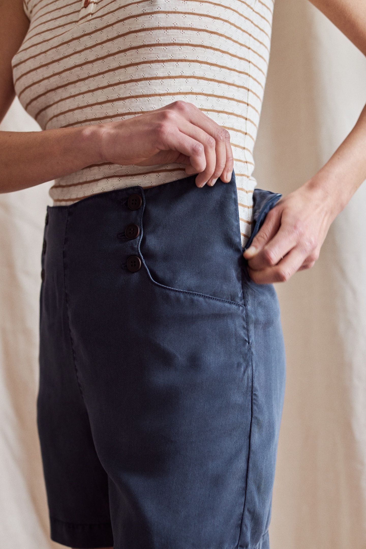 GRIFFITH SHORTS NAVY 2