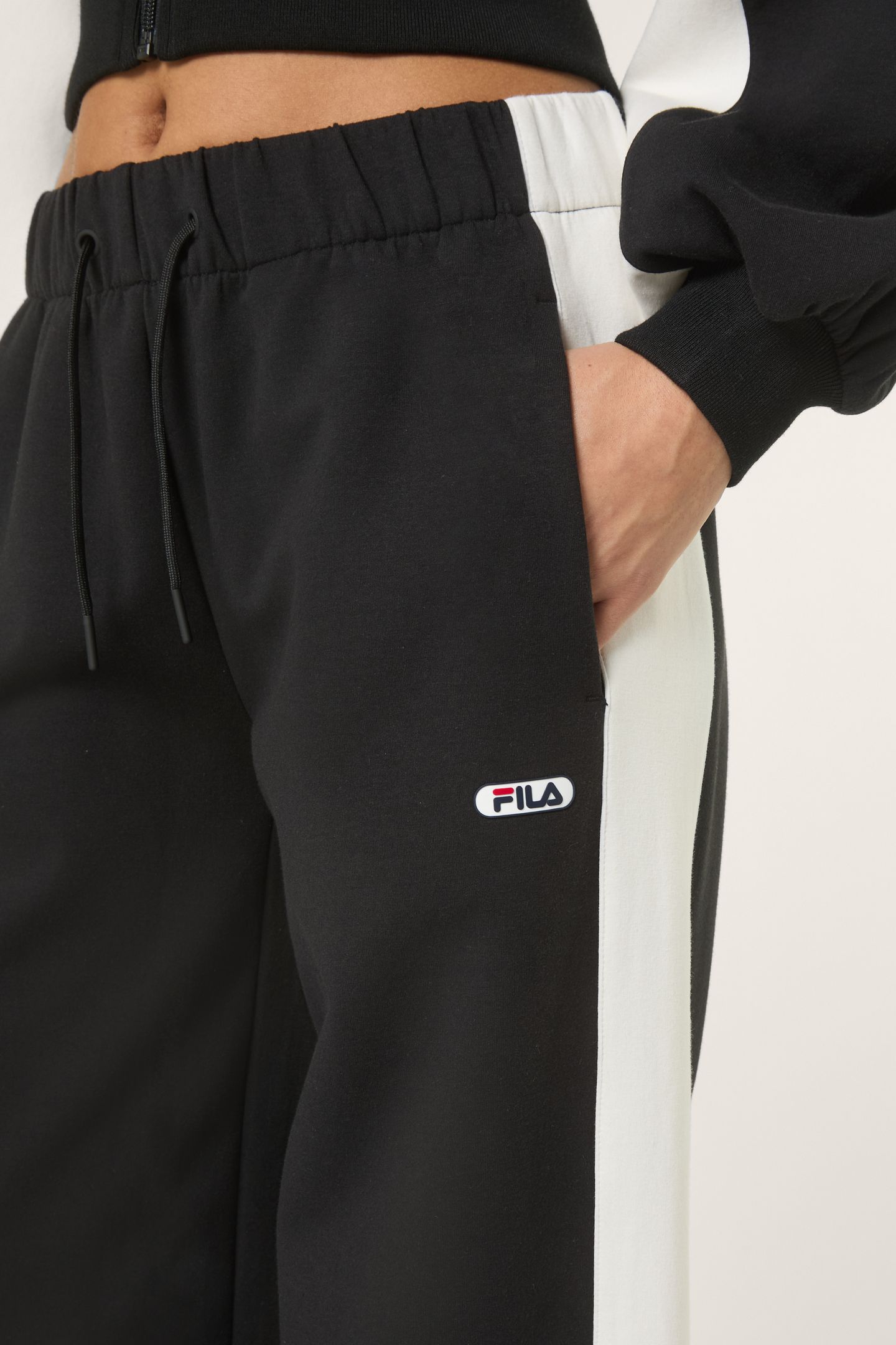 LECORE WIDE CONTRAST PANEL SCUBA TRACK PANTS BLACK-EGRET 6