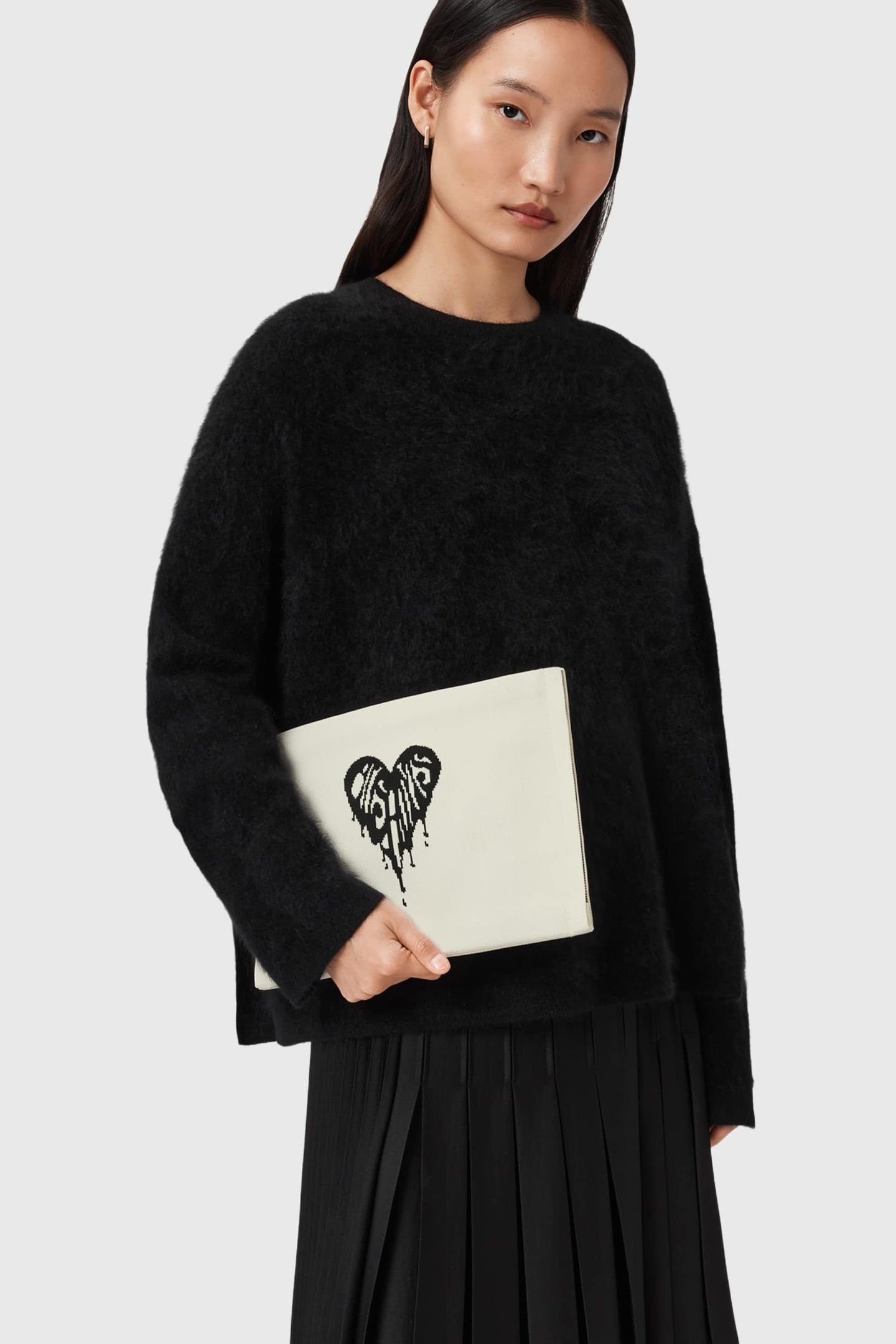 IZZY HEART CLUTCH WHITE 1