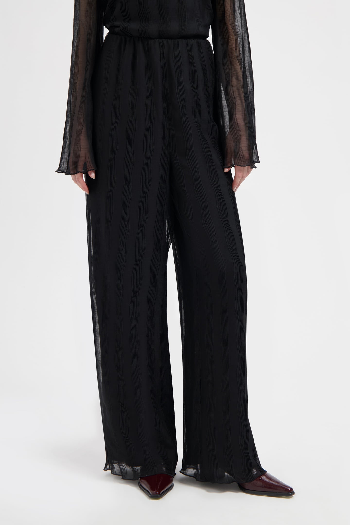 NOUS SOMMES LABELS – TESS PLISSE PANTS BLACK 1