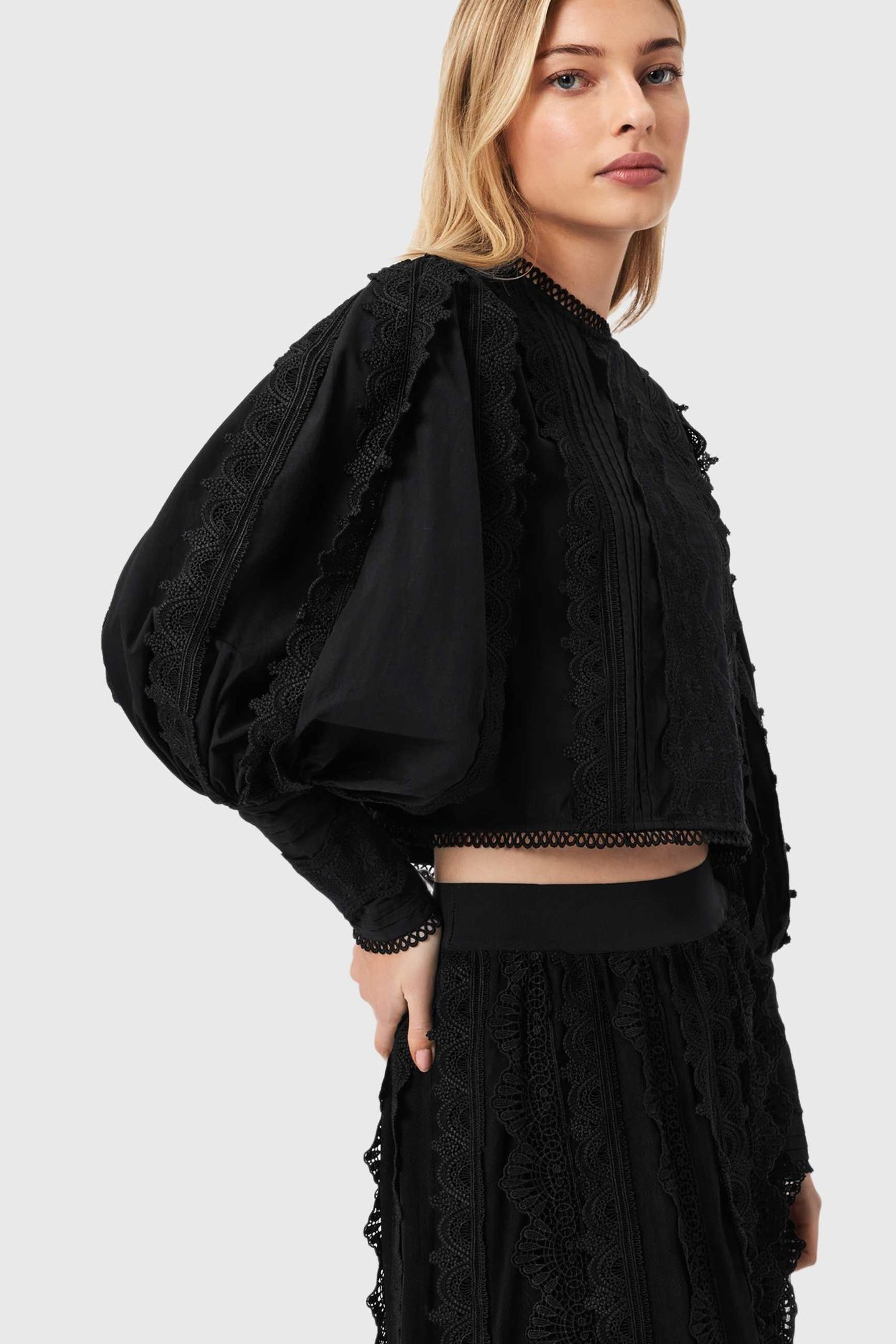 HART EMB TOP BLACK 2