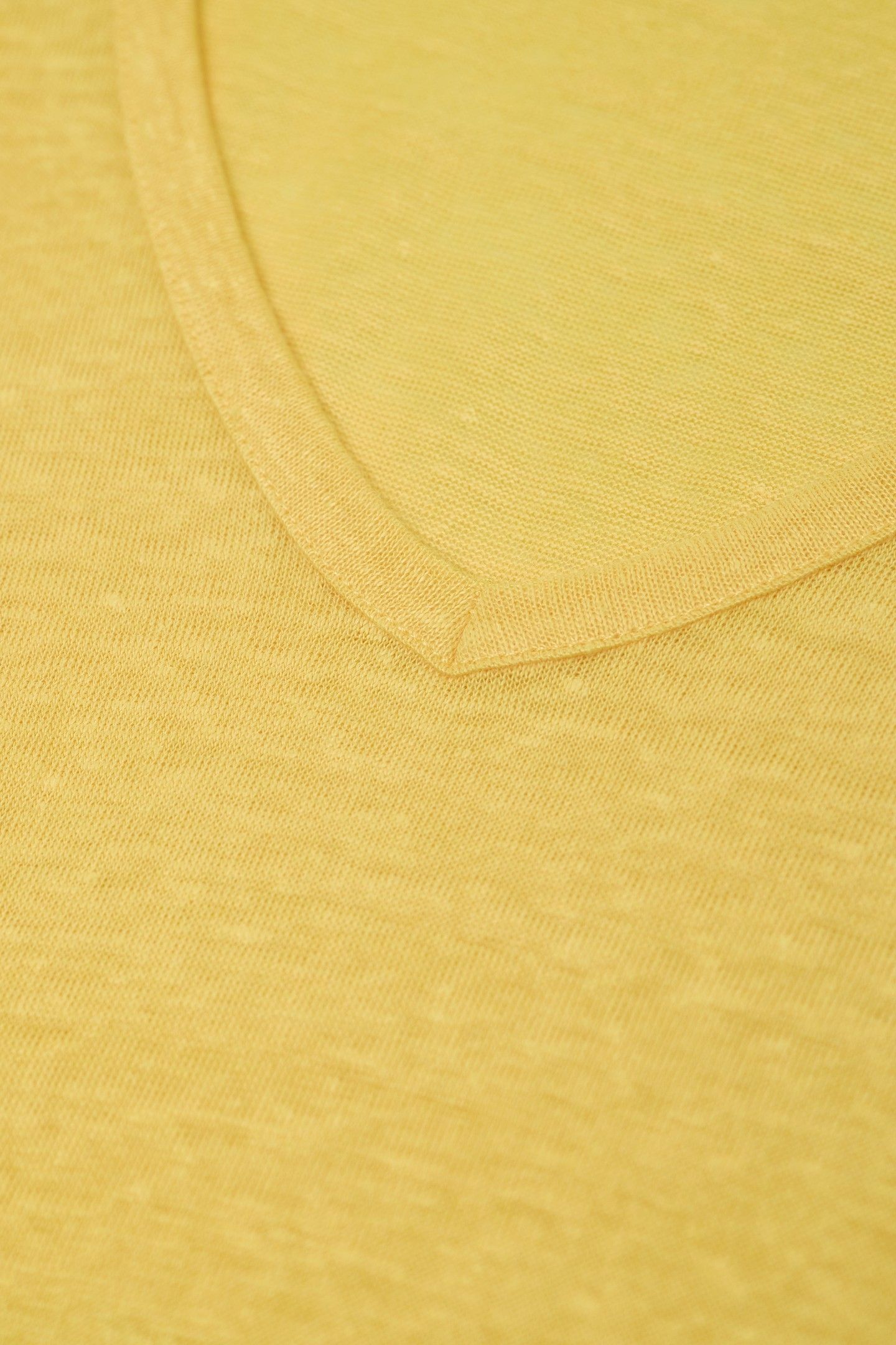 V-NECK MANGO YELLOW 4
