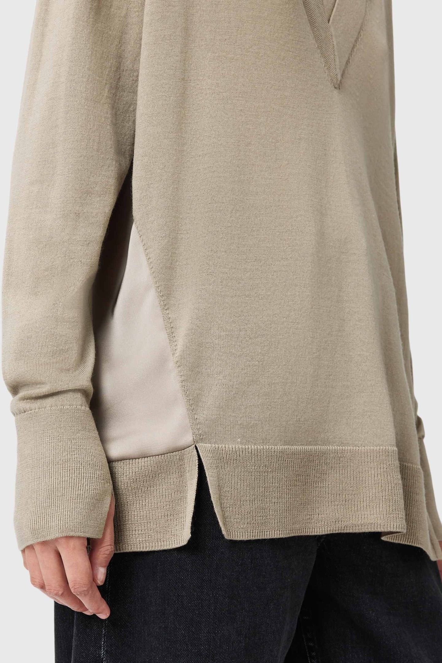 BERN PANEL V NECK TAUPE GREY 7