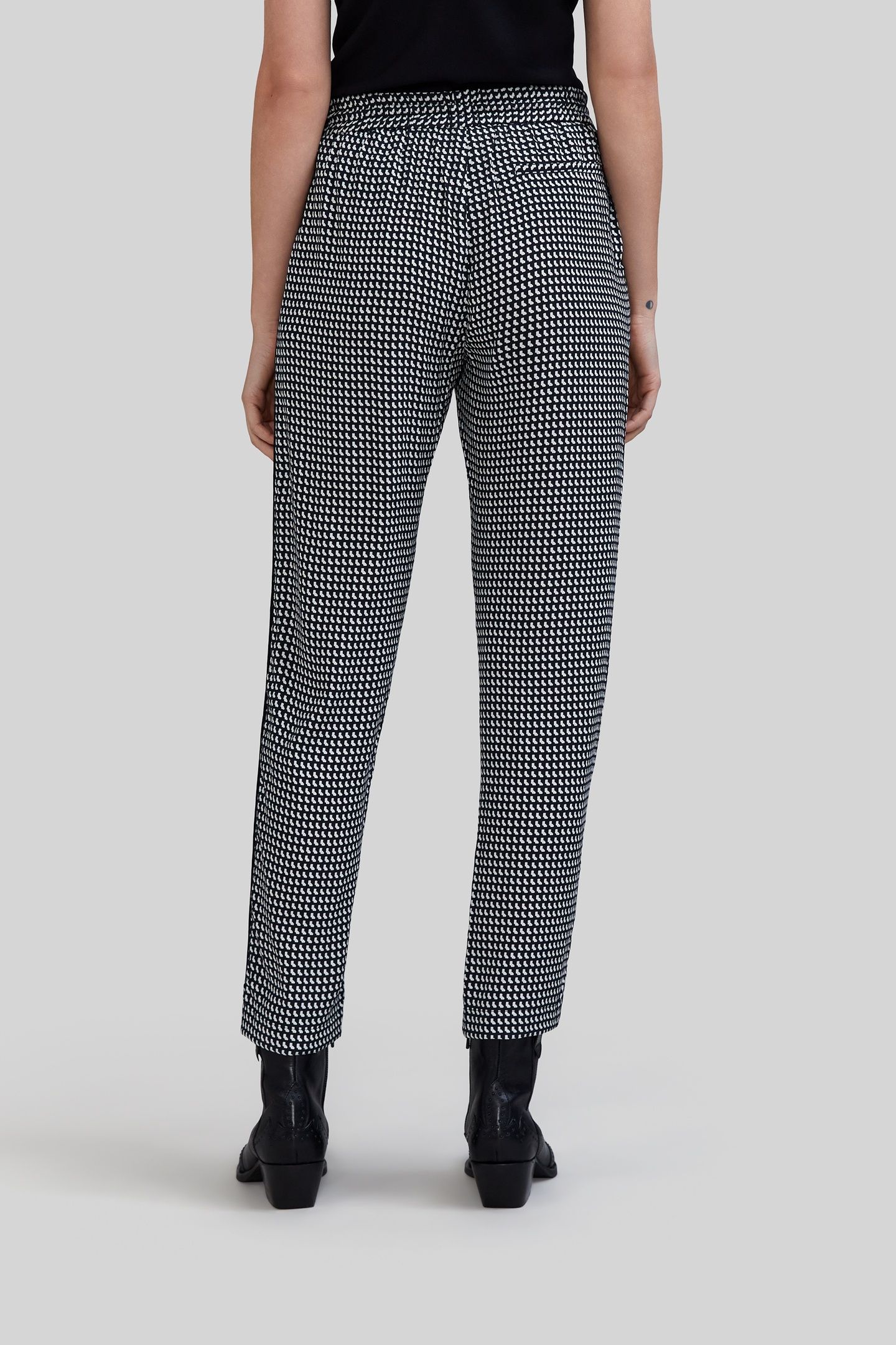 BLACK LENZING™ ECOVERO™ GRAPHIC PRINT TROUSERS 3