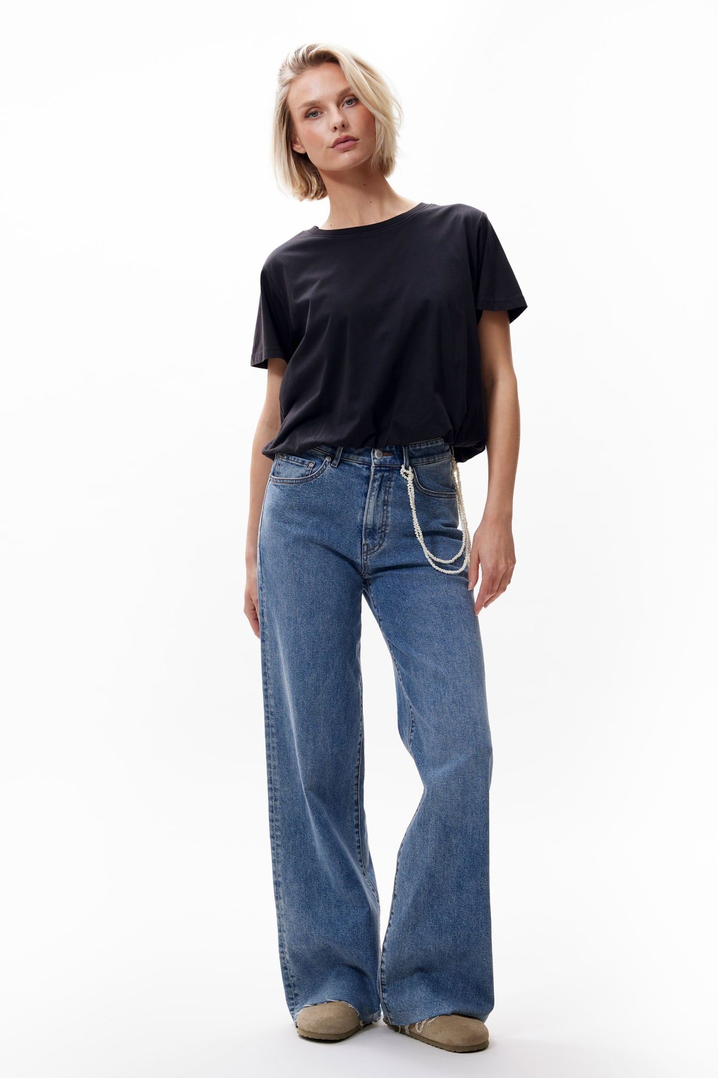 TUCK IN TSHIRT BLACK 1