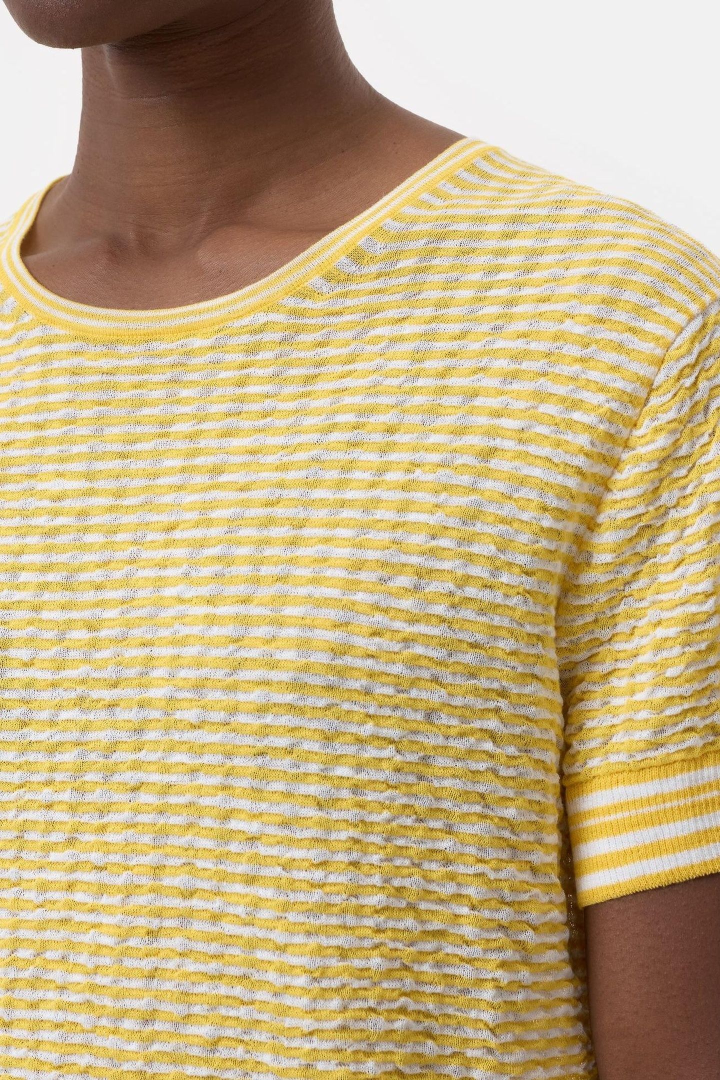 CREW NECK SHORT SLEEVE MANGO YELLOW 4