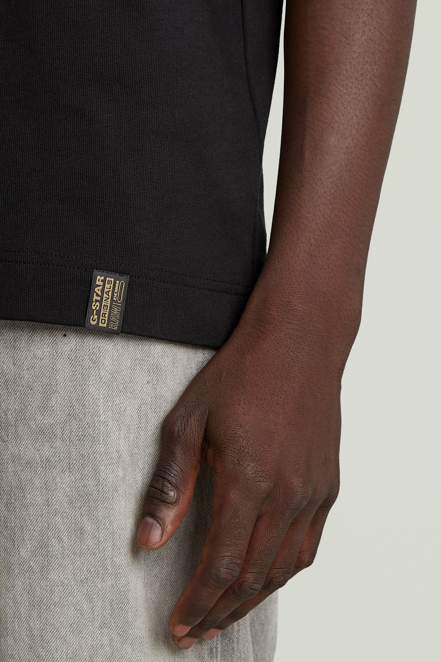 ESSENTIAL R T BLACK 7