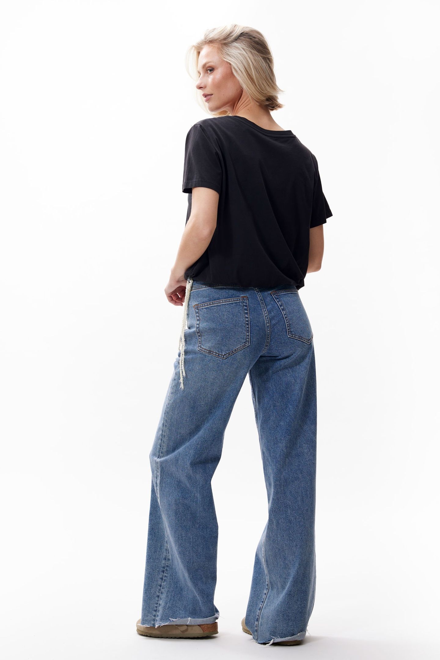 TUCK IN TSHIRT BLACK 3