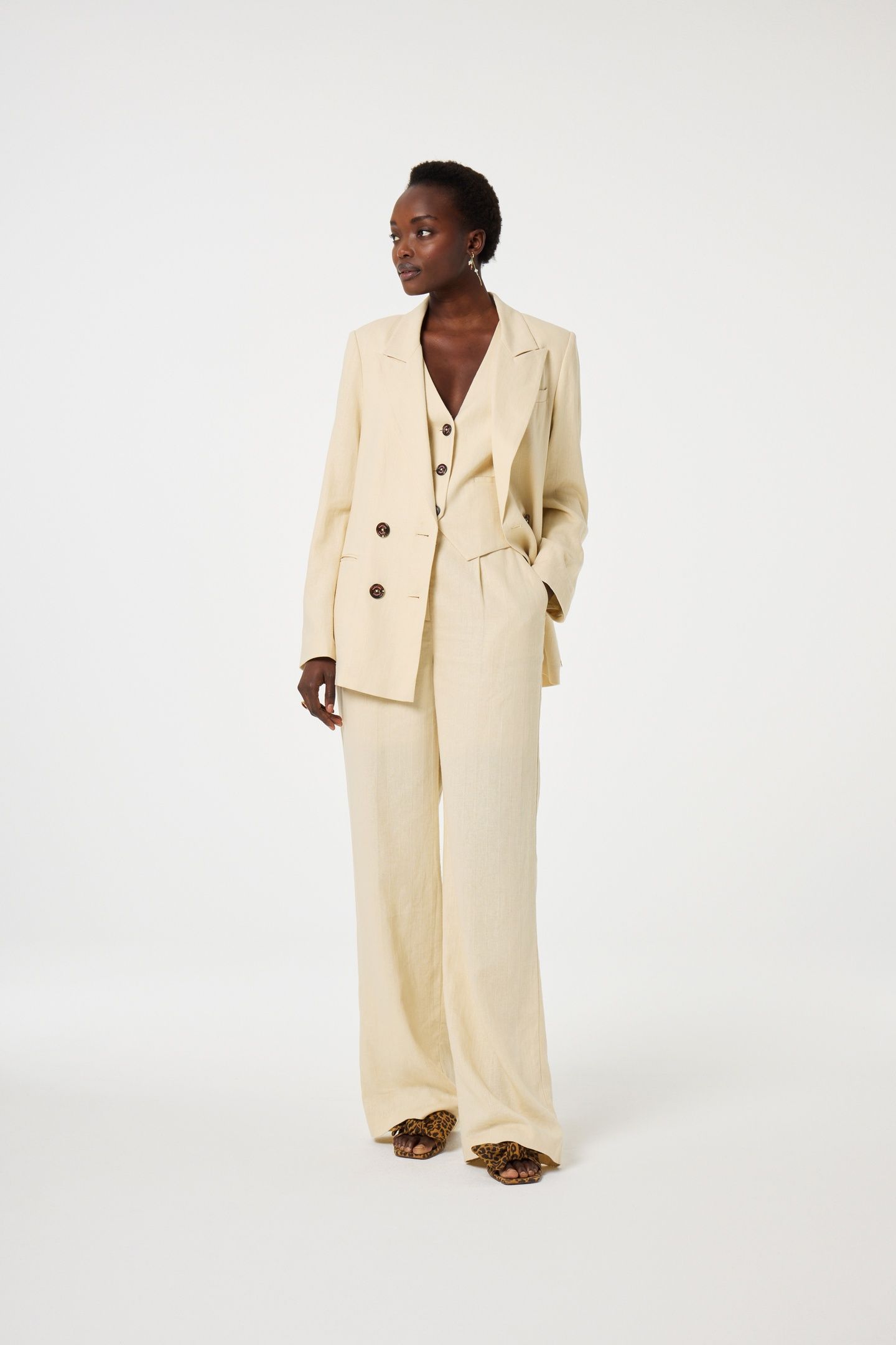 NURA PLEATED TROUSERS LATTE 2