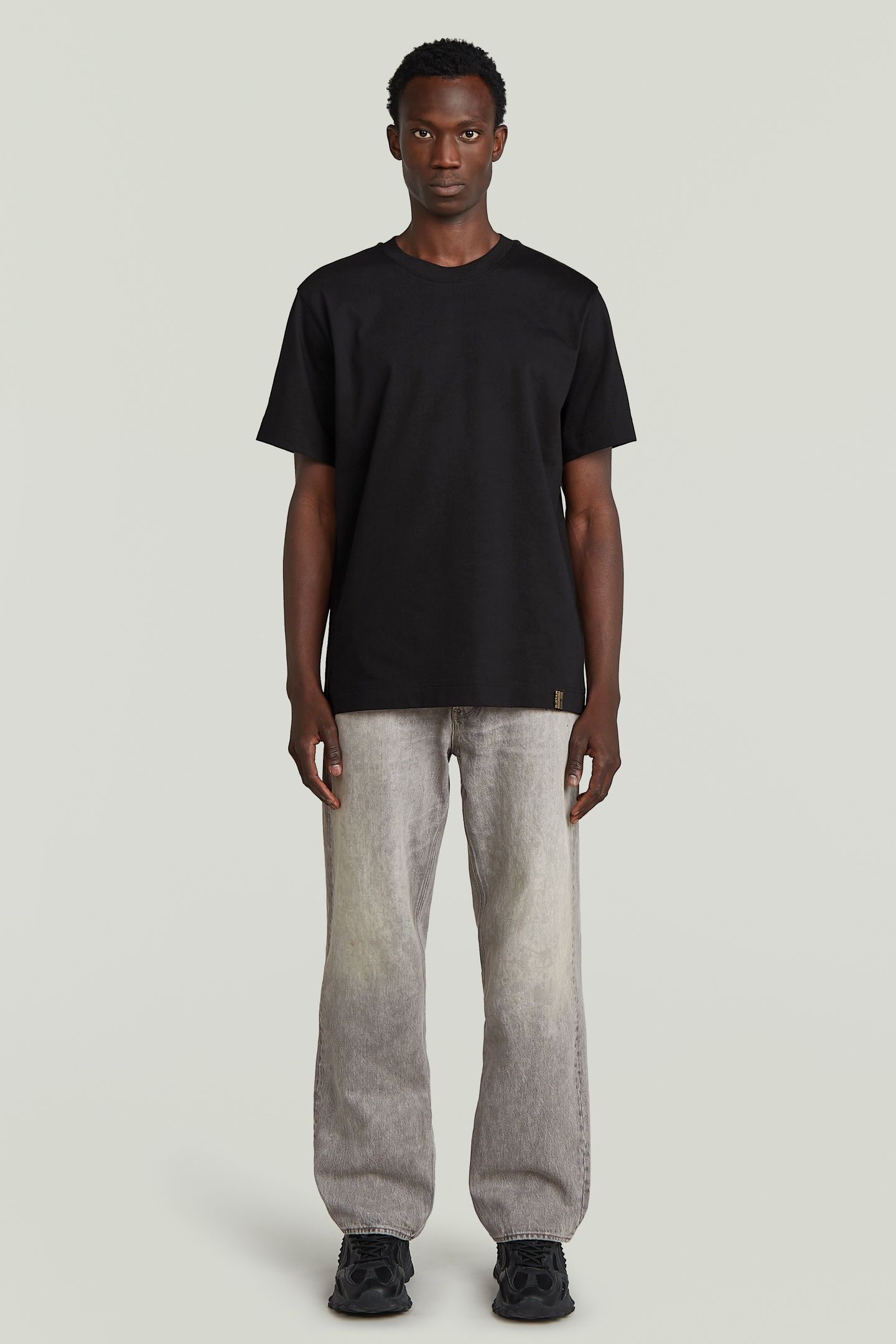 ESSENTIAL R T BLACK 4