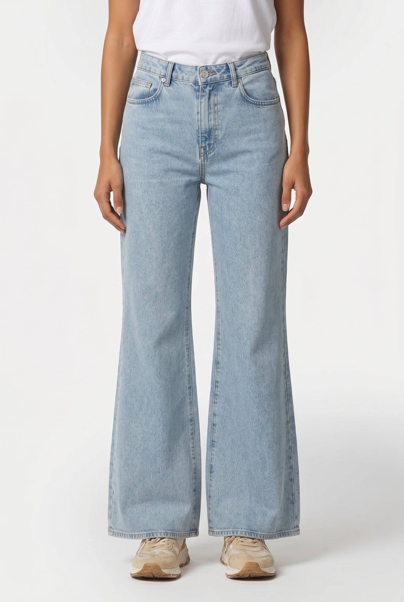 OE JUNE-FLARED JEAN PALE BLUE 1