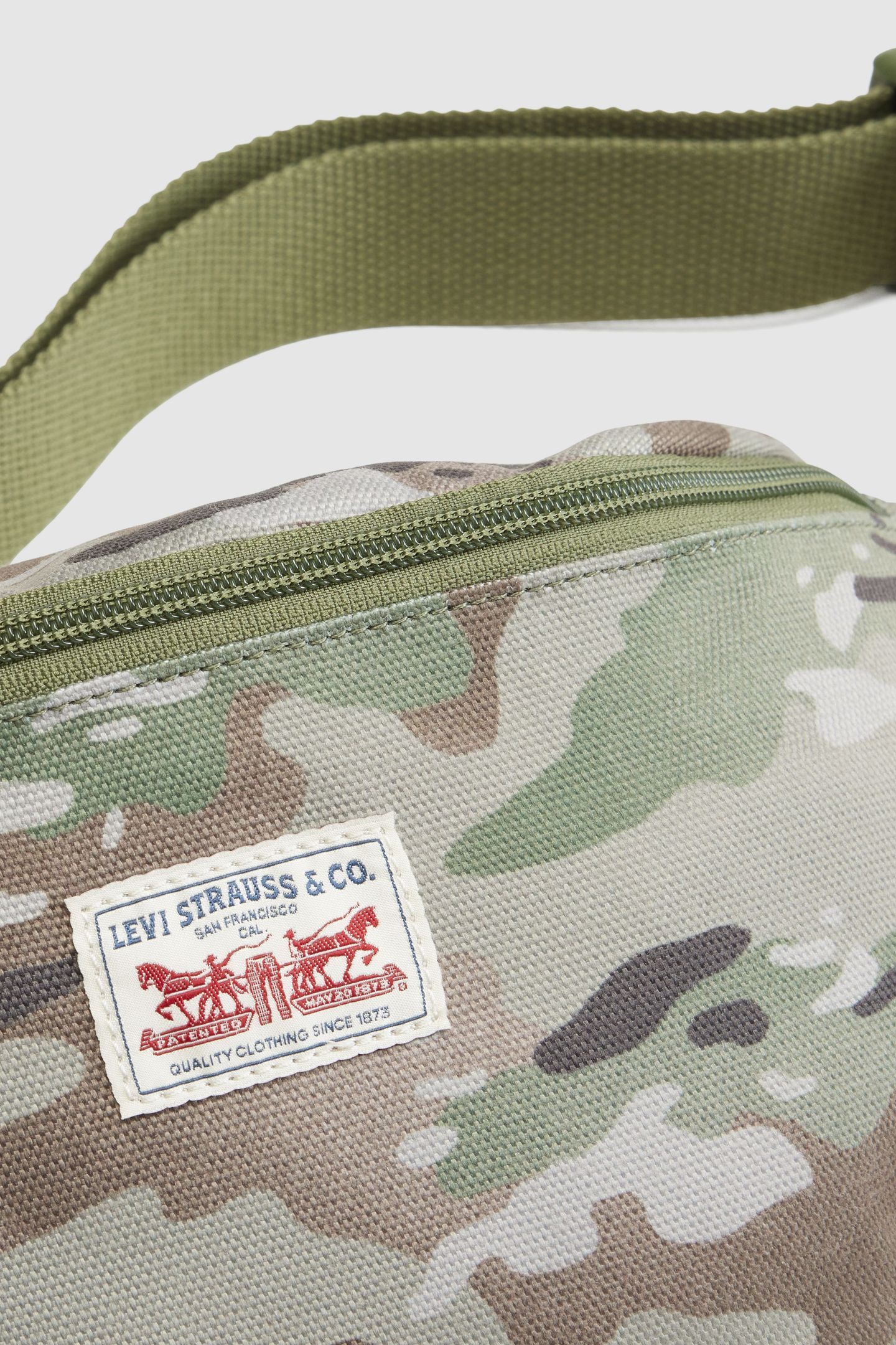 LEVI'S® DUBOCE SLING 4