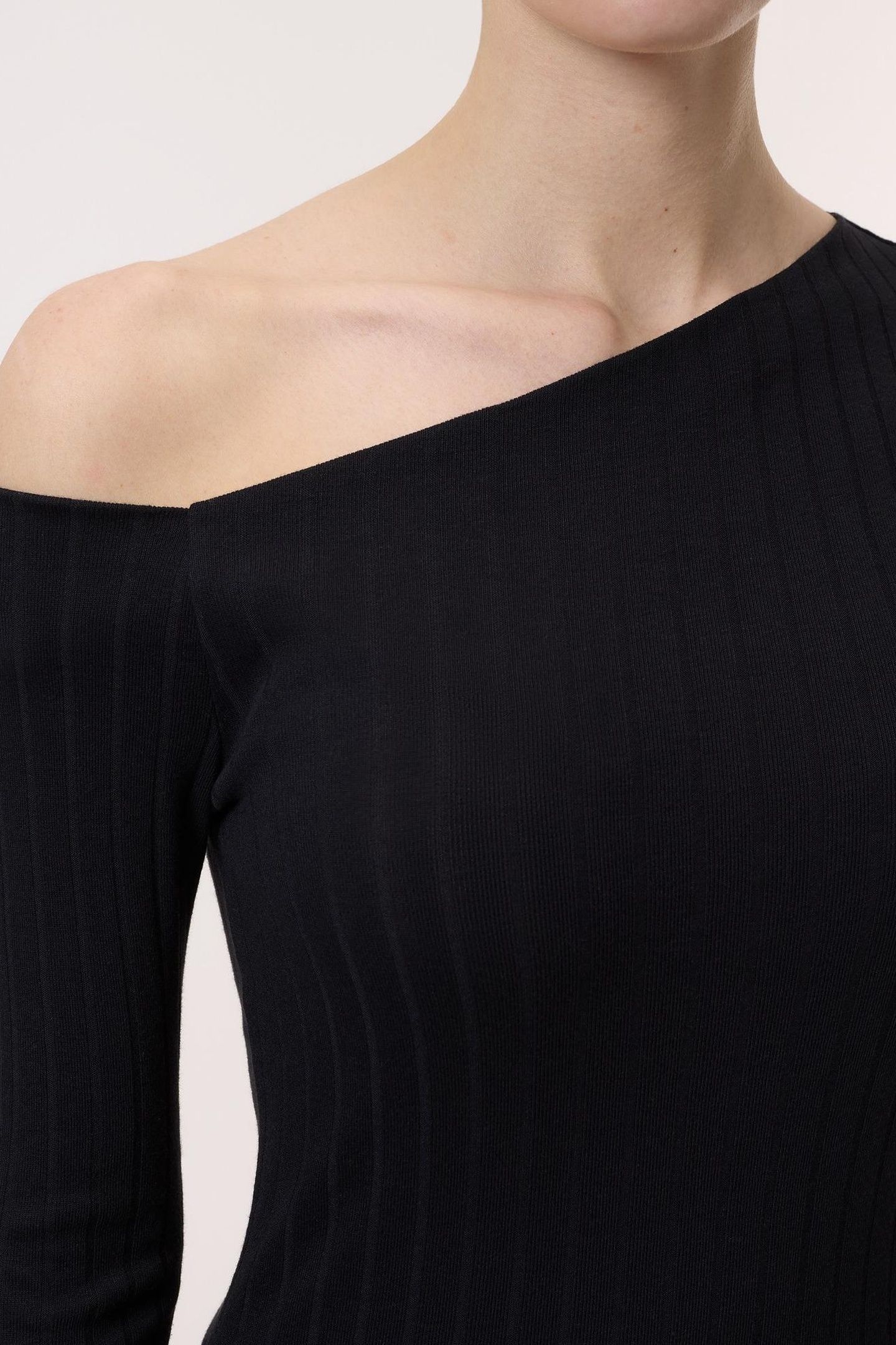 DROPPED LONGSLEEVE BLACK 3