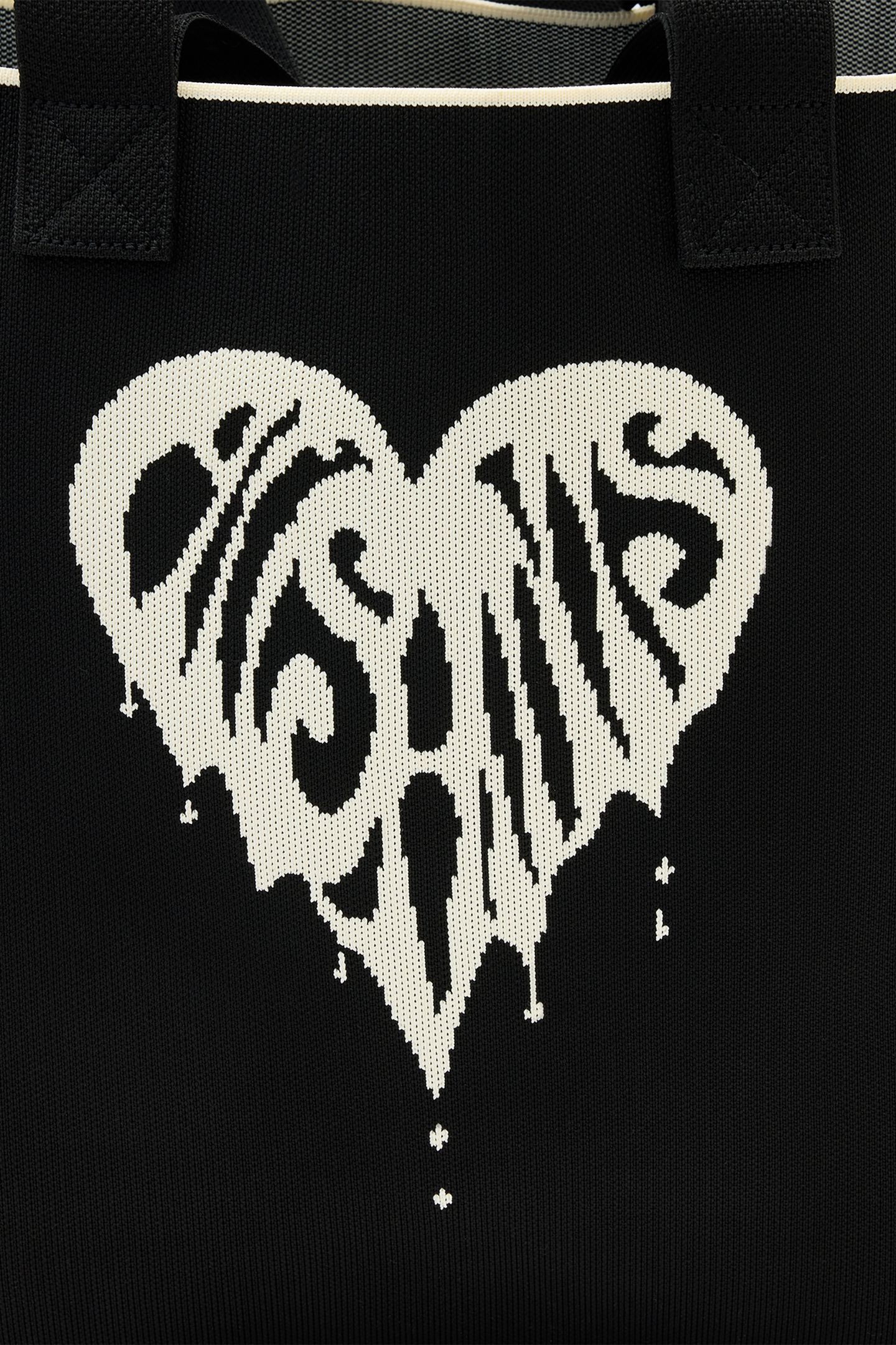 IZZY HEART E/W TOTE BLACK 5