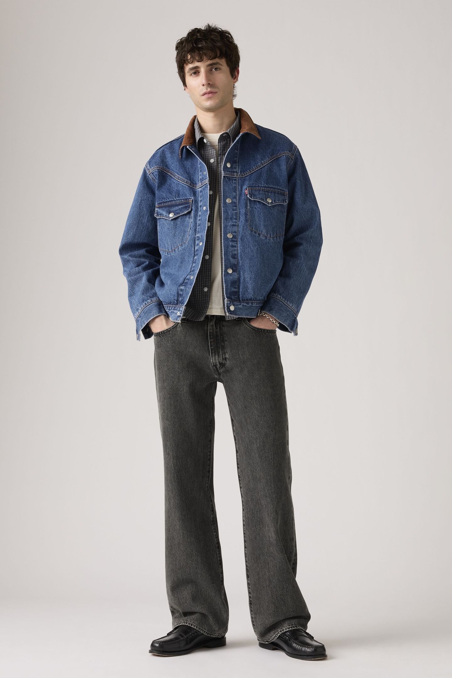 567™ RELAXED FLARE JEANS 2