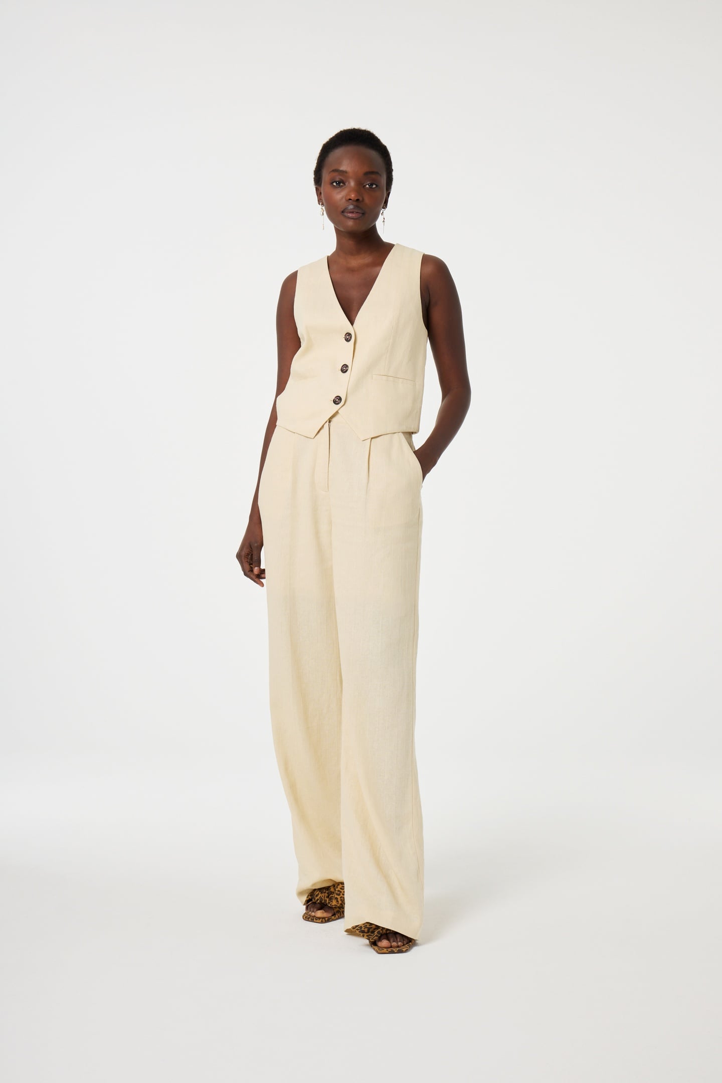 NURA PLEATED TROUSERS LATTE 1