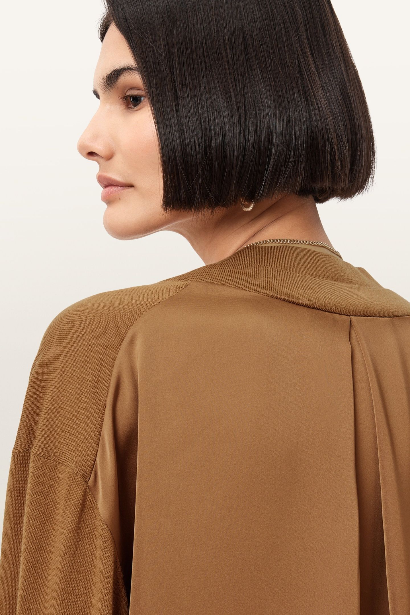 BERN PANEL V NECK BLACK 5
