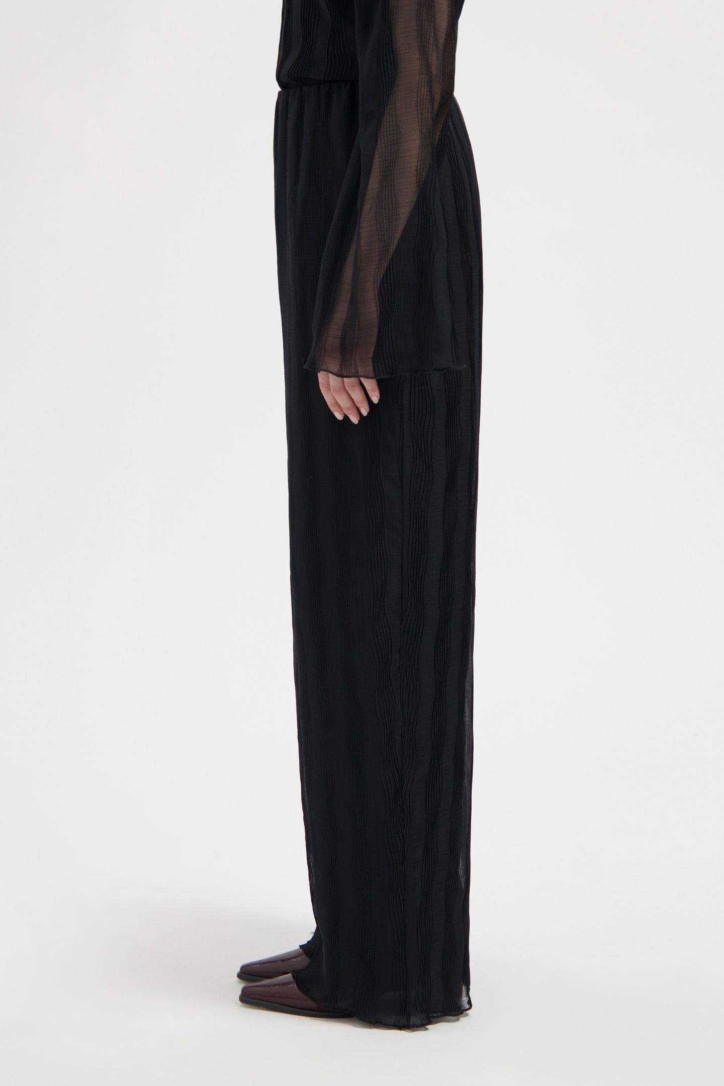 NOUS SOMMES LABELS – TESS PLISSE PANTS BLACK 3