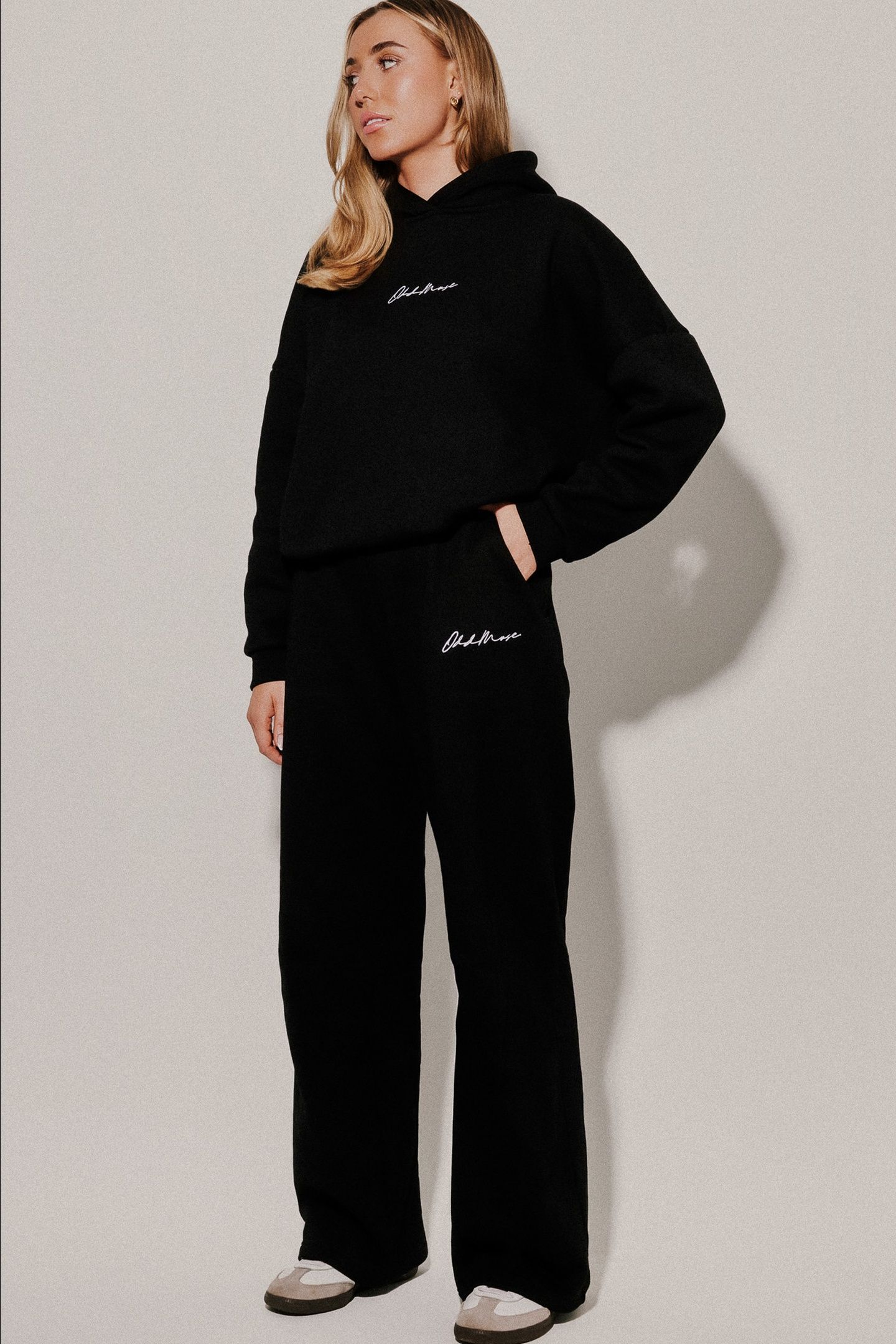 HOODIE BLACK 5