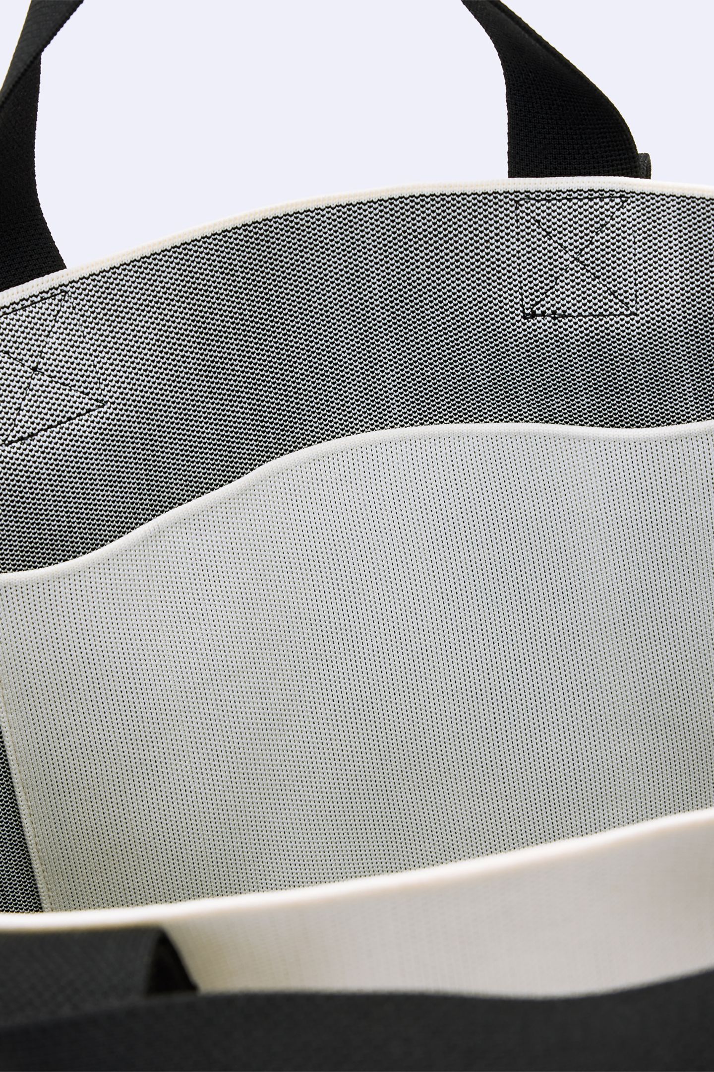 IZZY HEART E/W TOTE WHITE 7