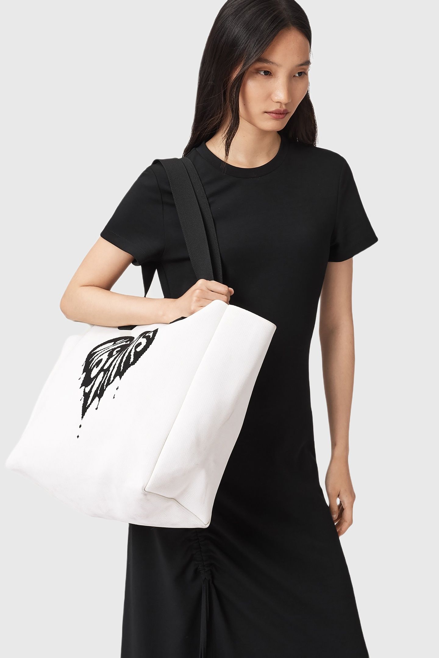 IZZY HEART E/W TOTE WHITE 1