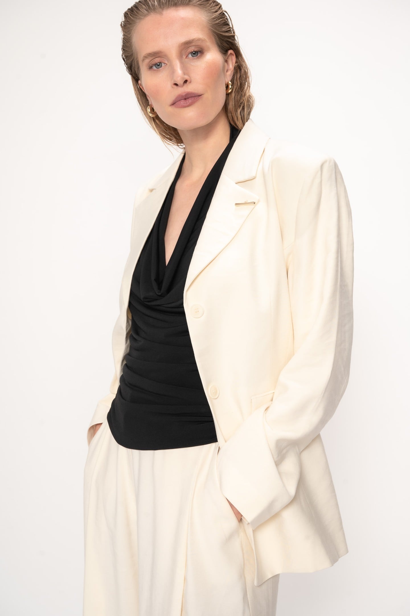 NOE BLAZER COCONUT MILK 2
