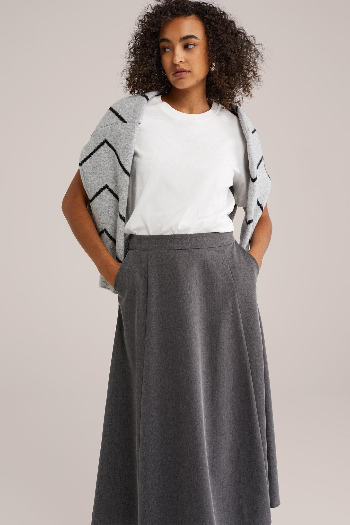 SKIRT MEDIUM LENGTH GREY 4