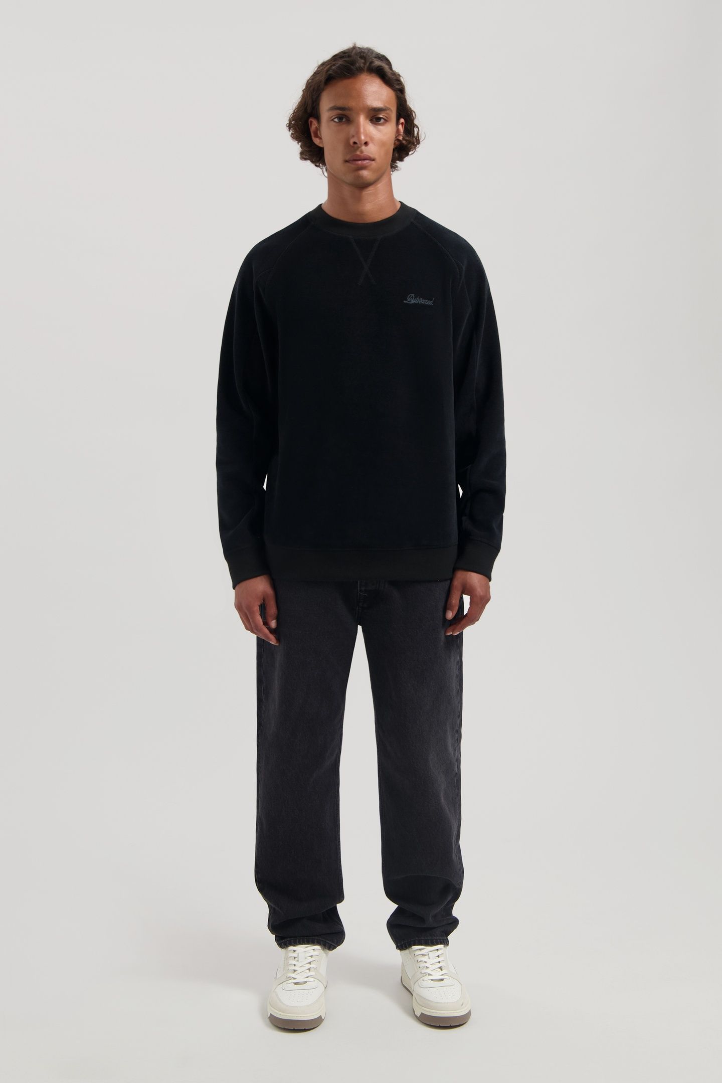 DS_ADRIAN CREWNECK BLACK 2