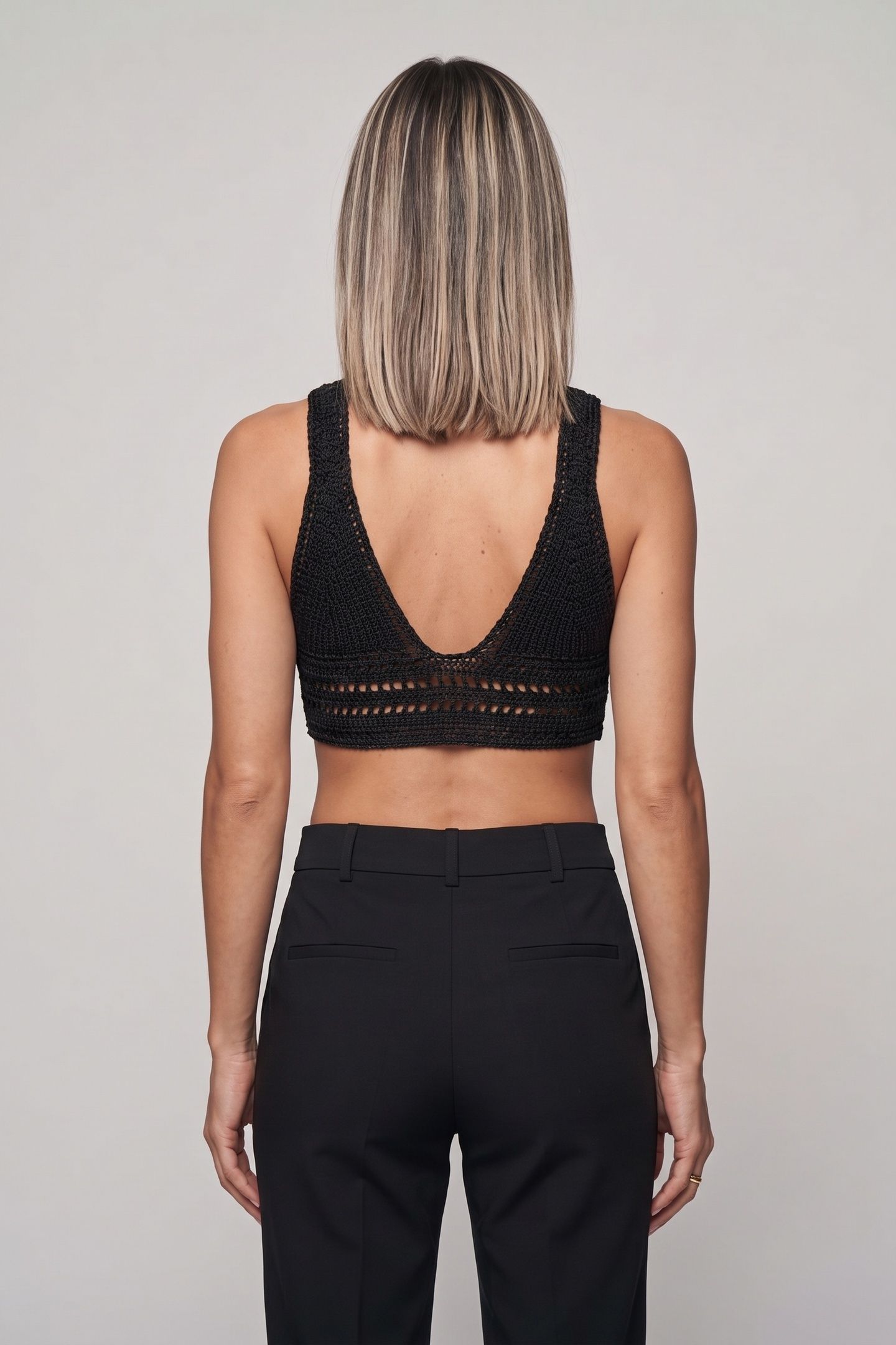 WOLFIE PULLOVER BLACK 2