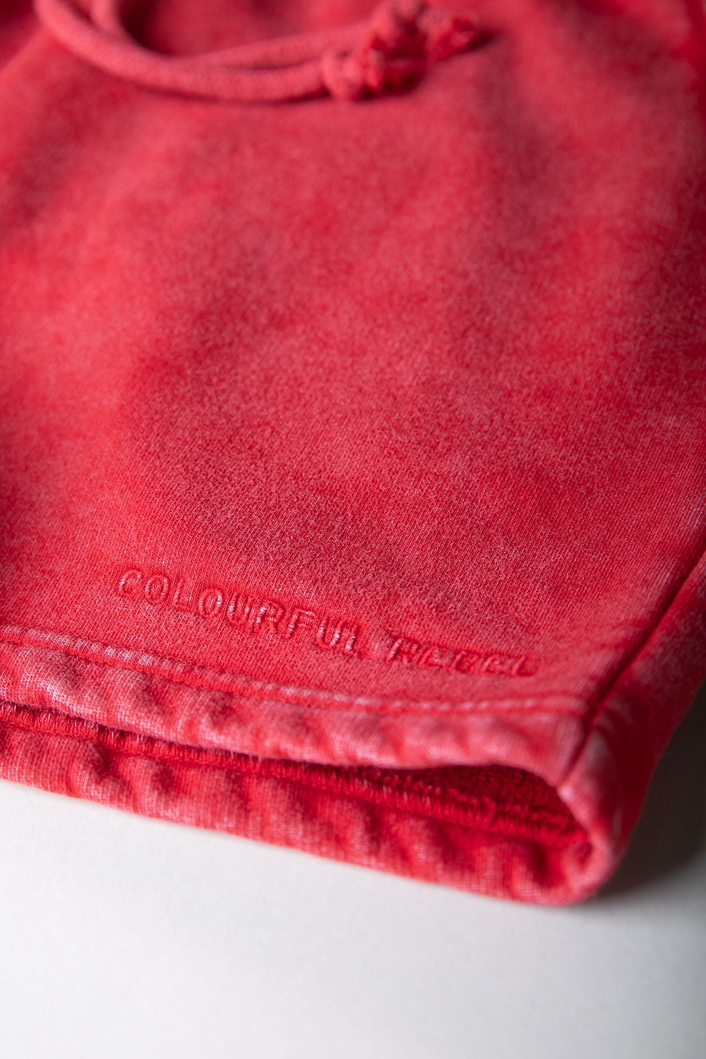 UNI LOGO ACID WASH SWEAT SHORT RACING RED 6