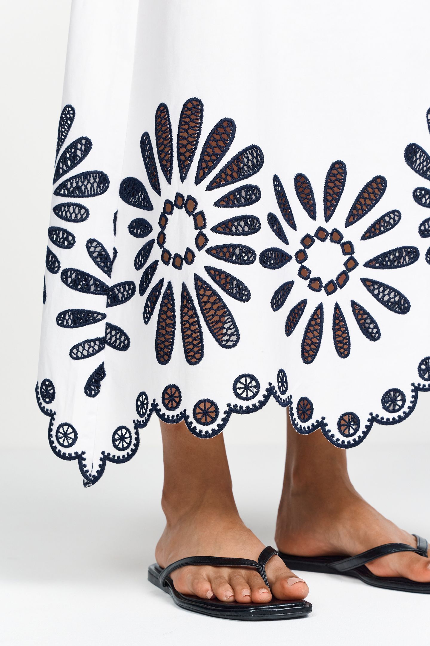 SKIRT WITH EMBROIDERY WHITE 5