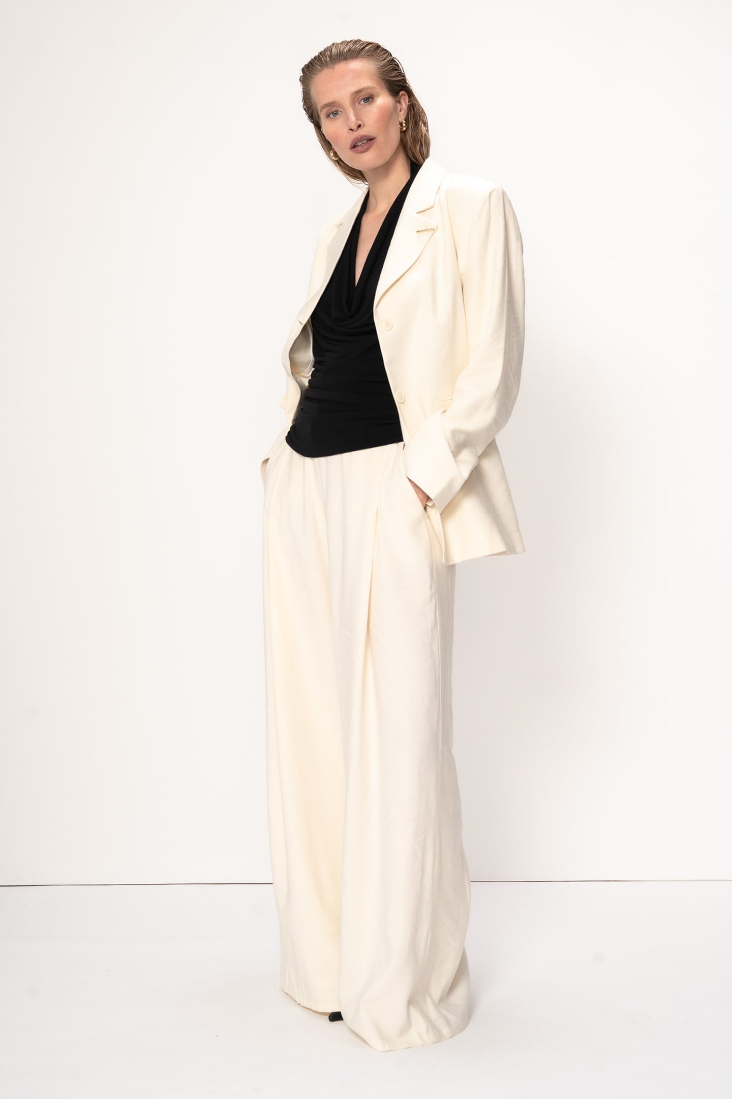 NOE BLAZER COCONUT MILK 4