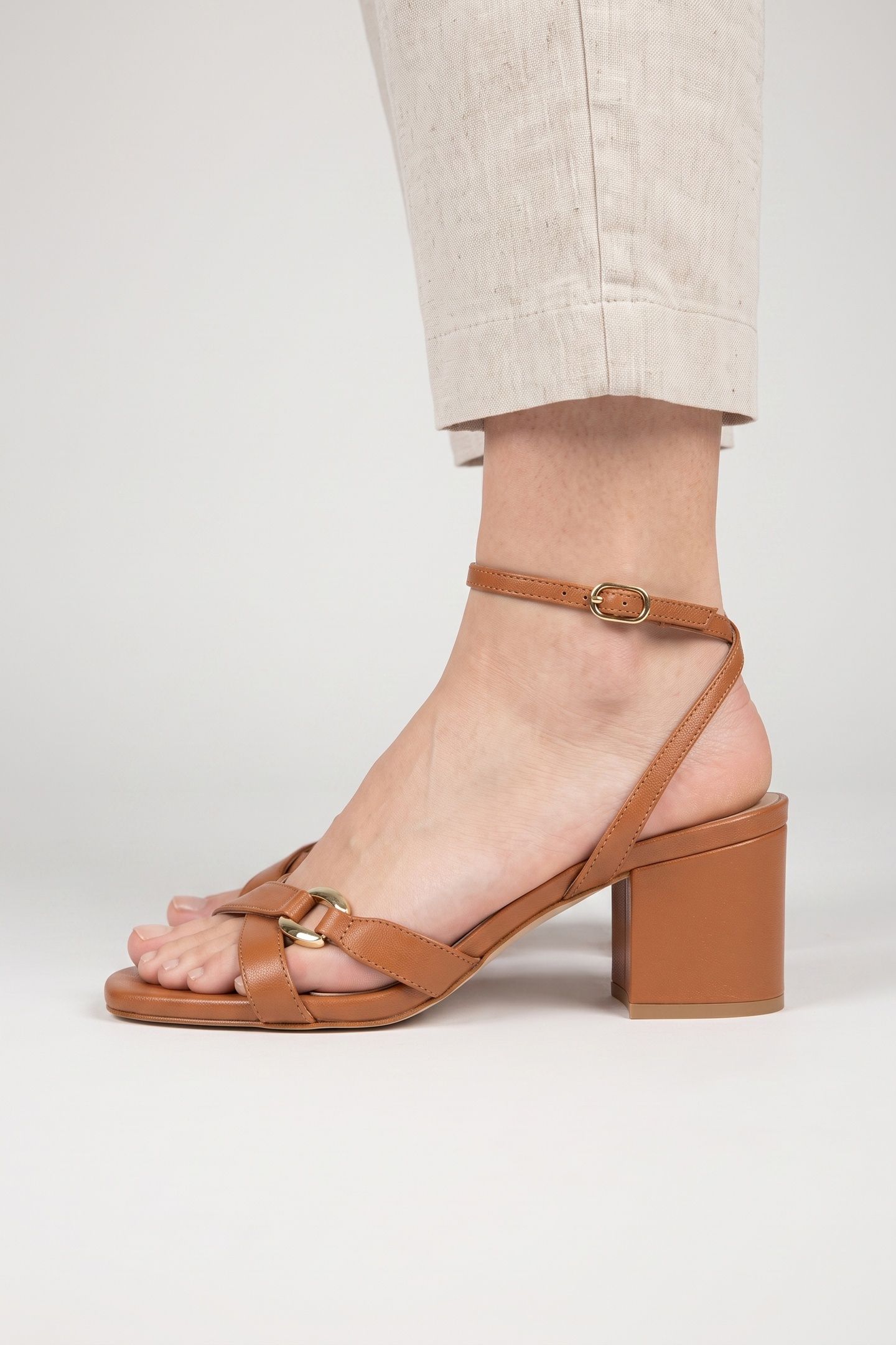 ENA OLOID BLOCK HEEL TAN 3